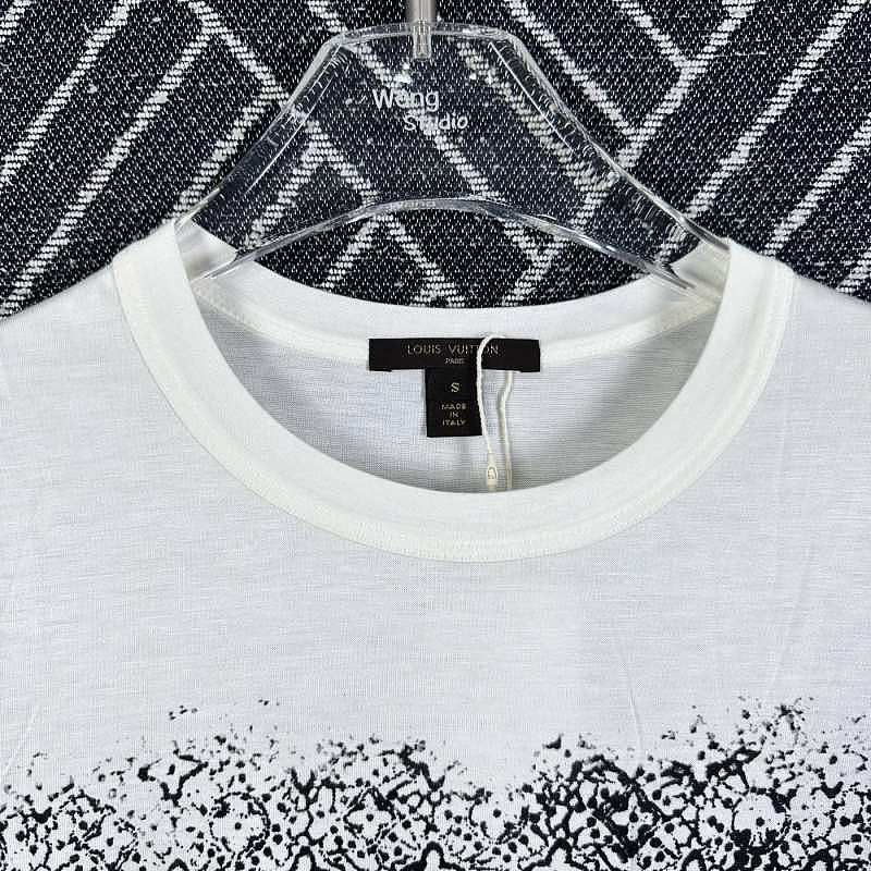 Louis Vuitton Louis Vuitton Monogram Print T-Shirt Size S Size S / US 4 / IT 40 - 6 Thumbnail