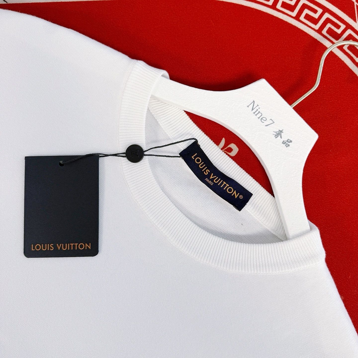 Louis Vuitton Louis Vuitton Logo Patch T-Shirt Size L Size US L / EU 52-54 / 3 - 3 Thumbnail