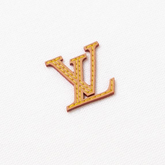 Louis Vuitton Louis Vuitton Logo Patch T-Shirt Size L Size US L / EU 52-54 / 3 - 5 Thumbnail