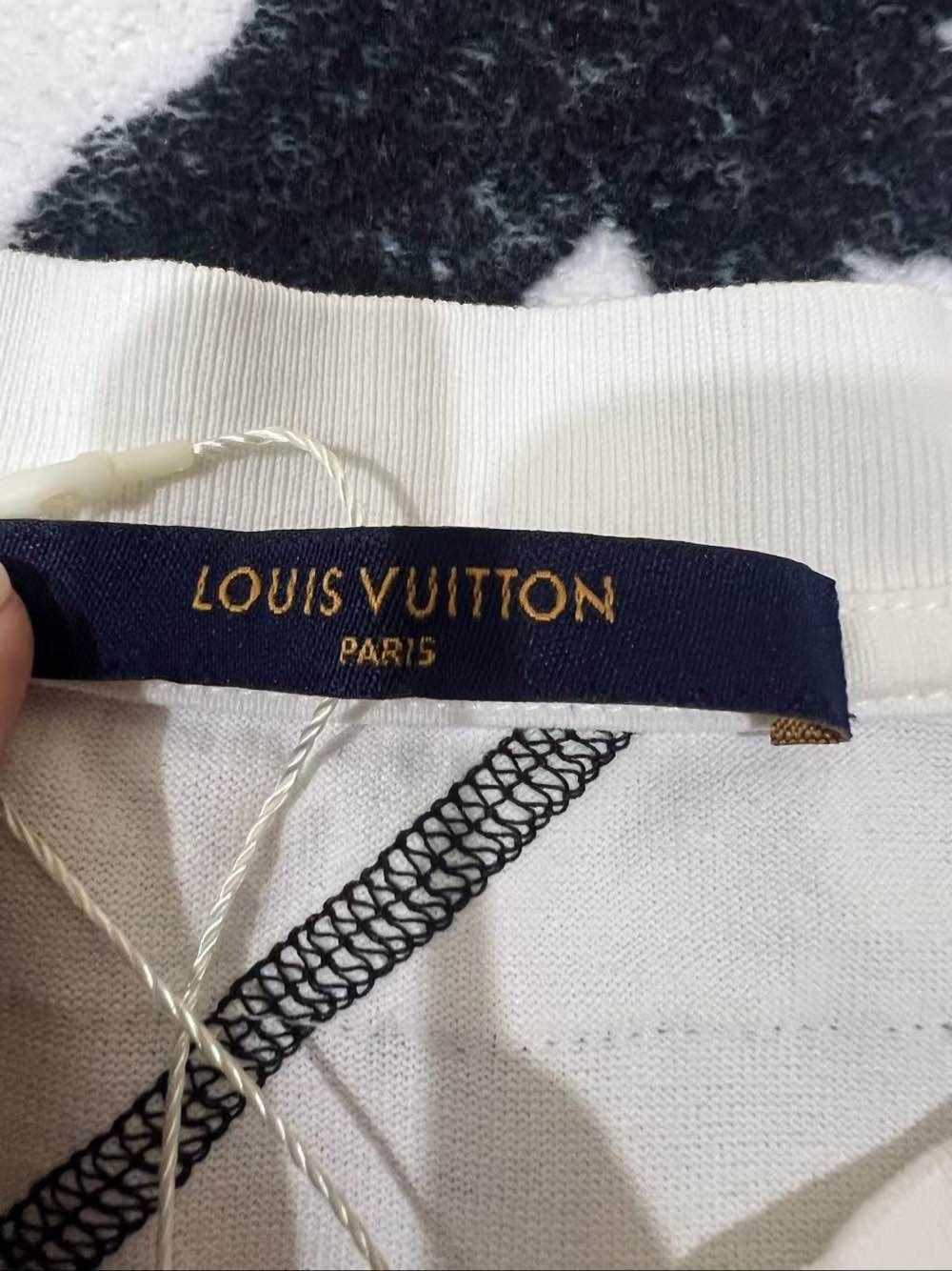 Louis Vuitton Louis Vuitton x NBA Basketball Stitch T-Shirt Size S Size US S / EU 44-46 / 1 - 3 Thumbnail