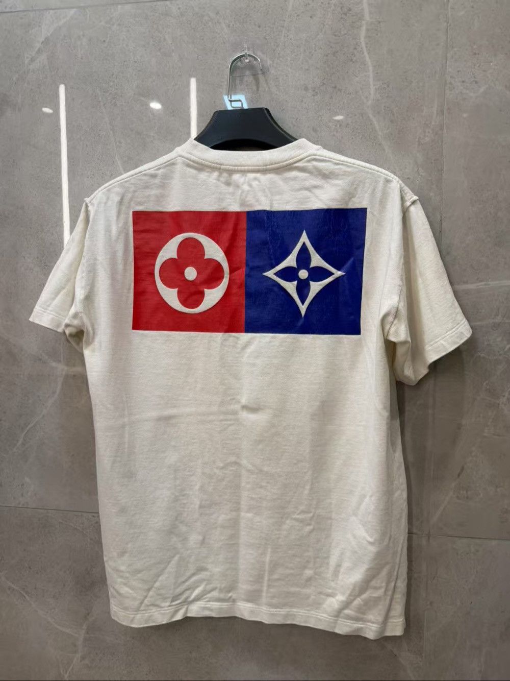 Louis Vuitton Louis Vuitton Graphic Logo T-Shirt Size L Size US L / EU 52-54 / 3 - 2 Thumbnail