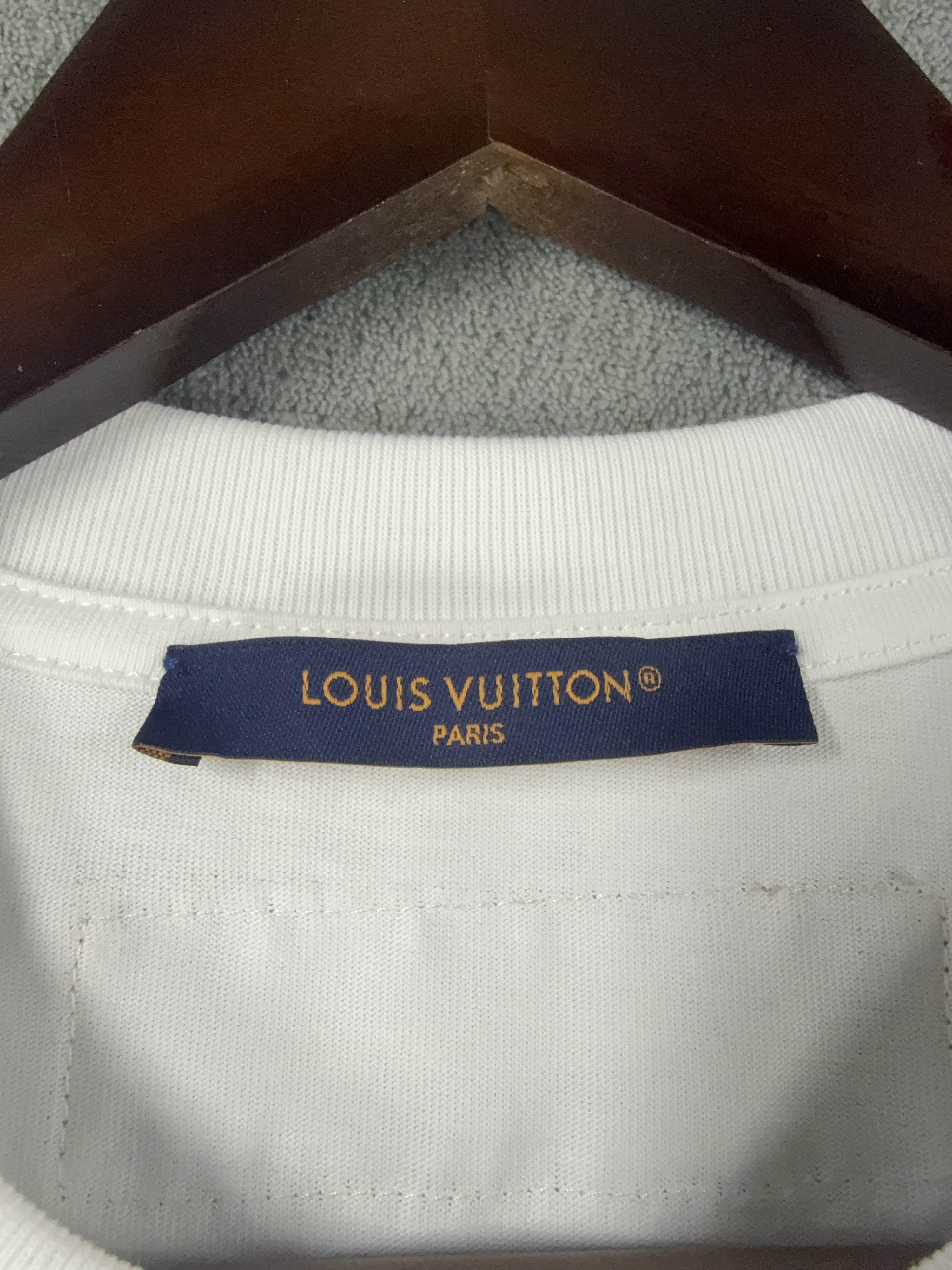 Louis Vuitton Louis Vuitton Embossed Logo T-Shirt Size S Size US S / EU 44-46 / 1 - 3 Thumbnail