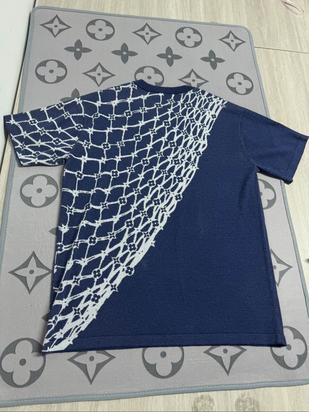 Louis Vuitton Louis Vuitton Monogram Fishnet Knit T-Shirt Size XL Size US XL / EU 56 / 4 - 2 Thumbnail