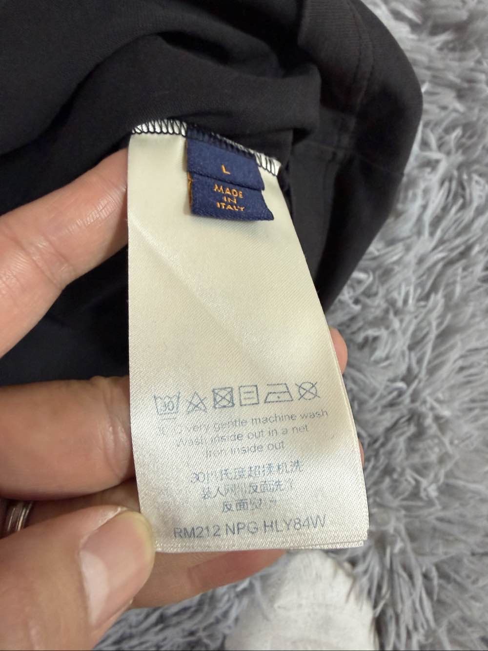 Louis Vuitton Louis Vuitton Logo Graphic T-Shirt Black Size L Size US L / EU 52-54 / 3 - 4 Thumbnail