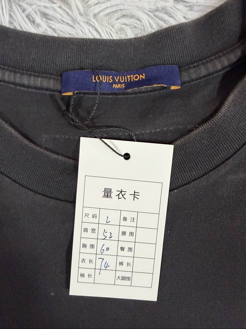 Louis Vuitton Louis Vuitton Logo Graphic T-Shirt Black Size L Size US L / EU 52-54 / 3 - 3 Thumbnail