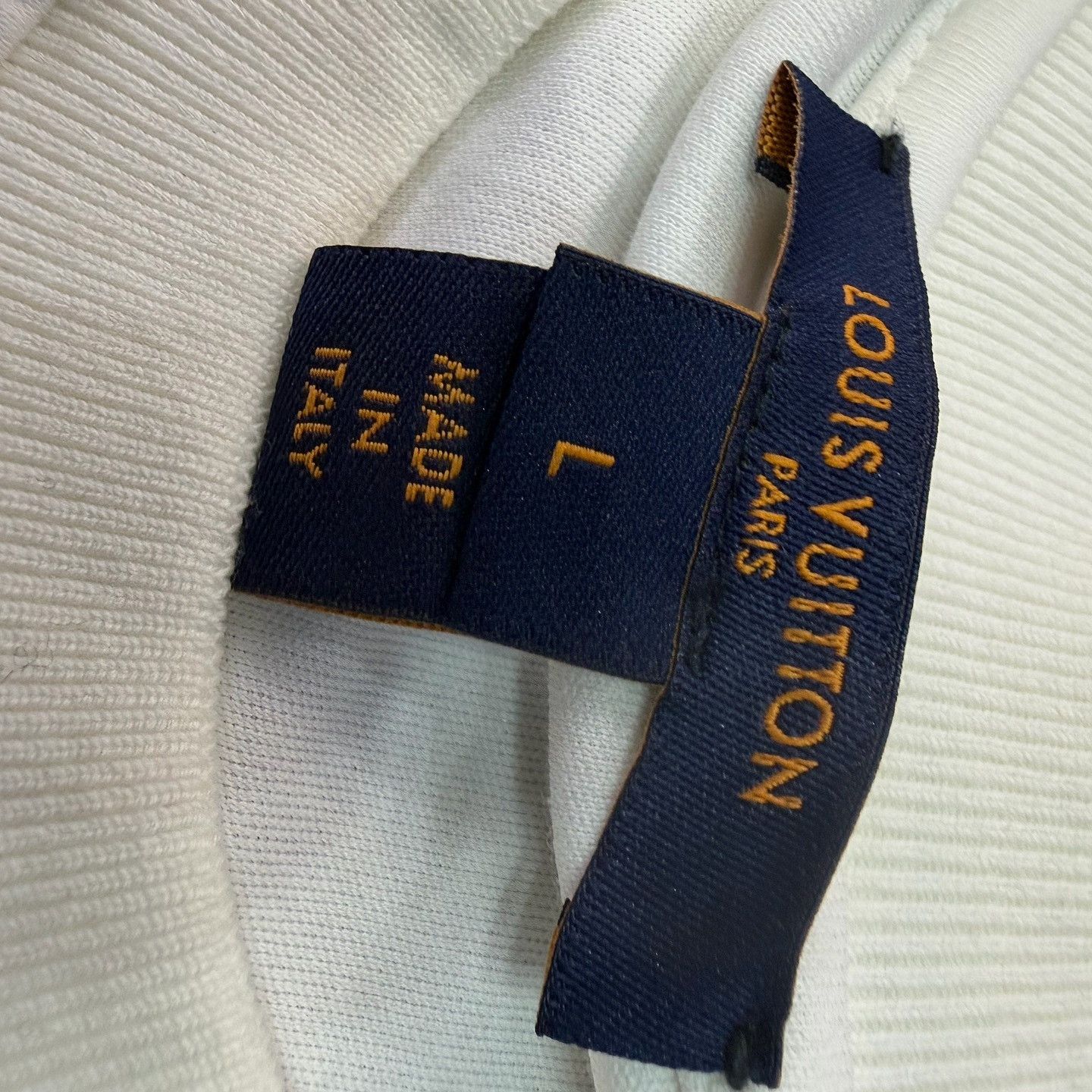 Louis Vuitton Louis Vuitton Globe Logo T-Shirt Size L Size L / US 10 / IT 46 - 3 Thumbnail