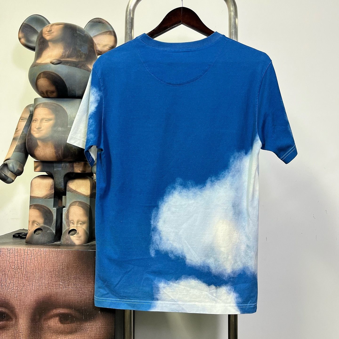 Louis Vuitton Louis Vuitton Cloud Print T-Shirt Size M Size US M / EU 48-50 / 2 - 2 Thumbnail