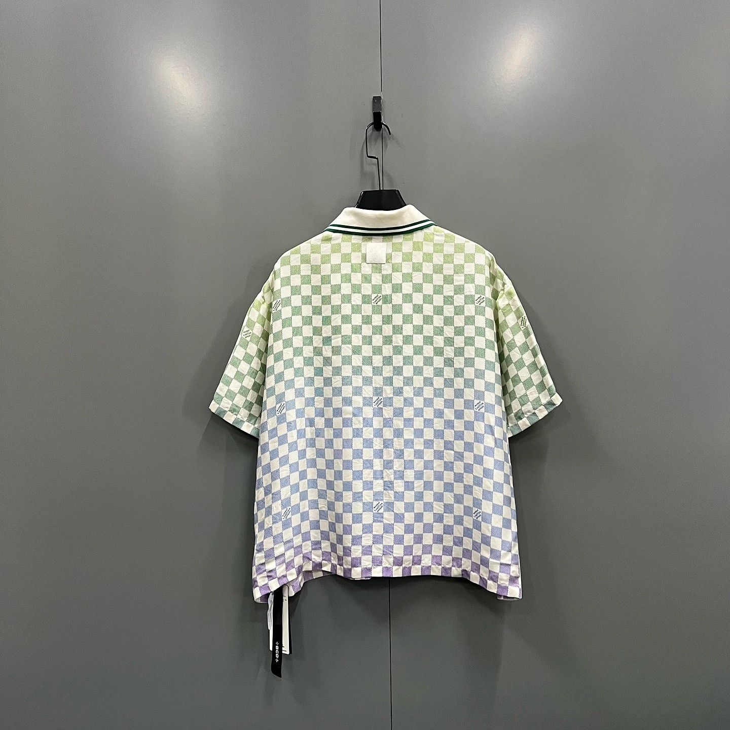 Louis Vuitton Louis Vuitton Damier Gradient Silk Polo Shirt XL Size US XL / EU 56 / 4 - 2 Thumbnail