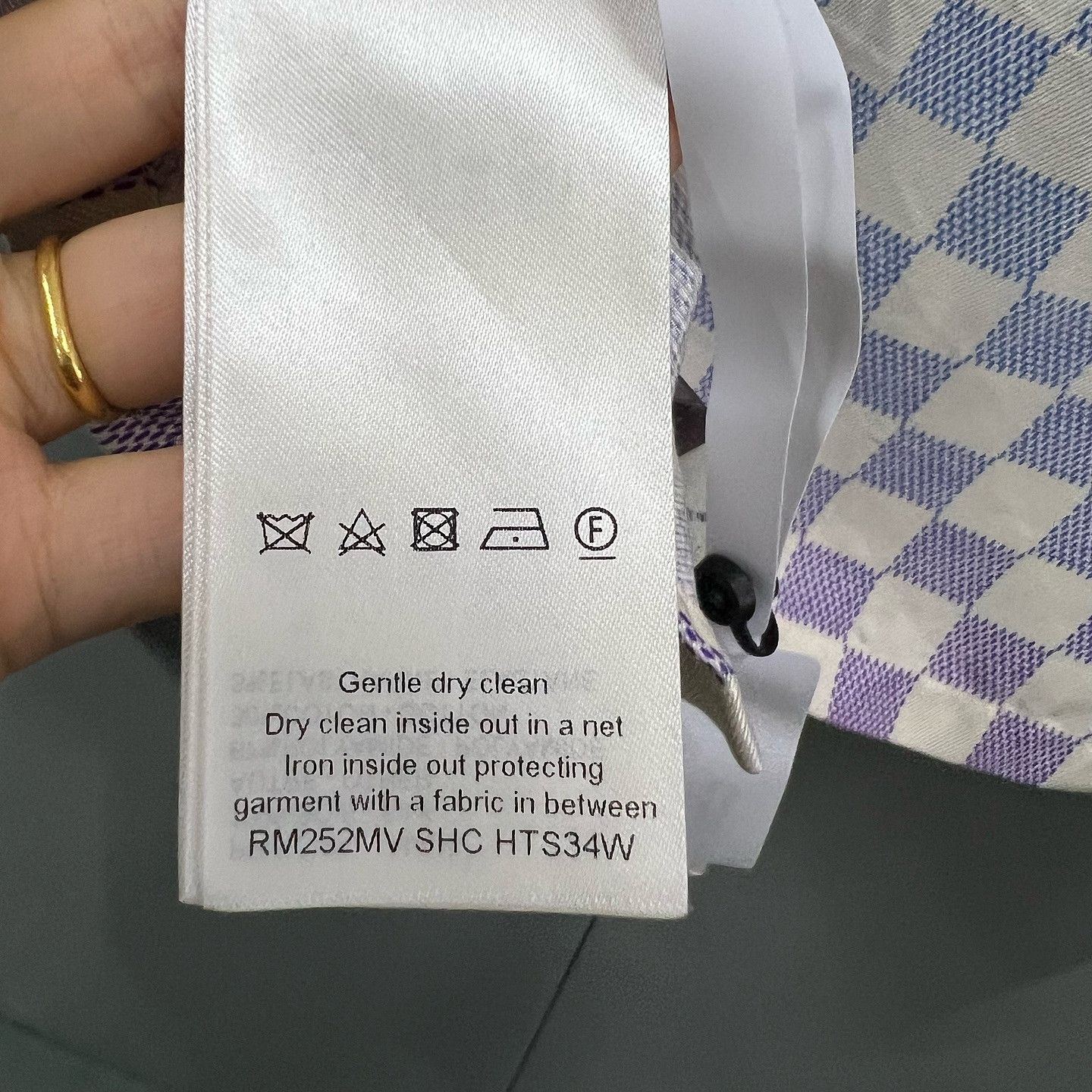 Louis Vuitton Louis Vuitton Damier Gradient Silk Polo Shirt XL Size US XL / EU 56 / 4 - 4 Thumbnail