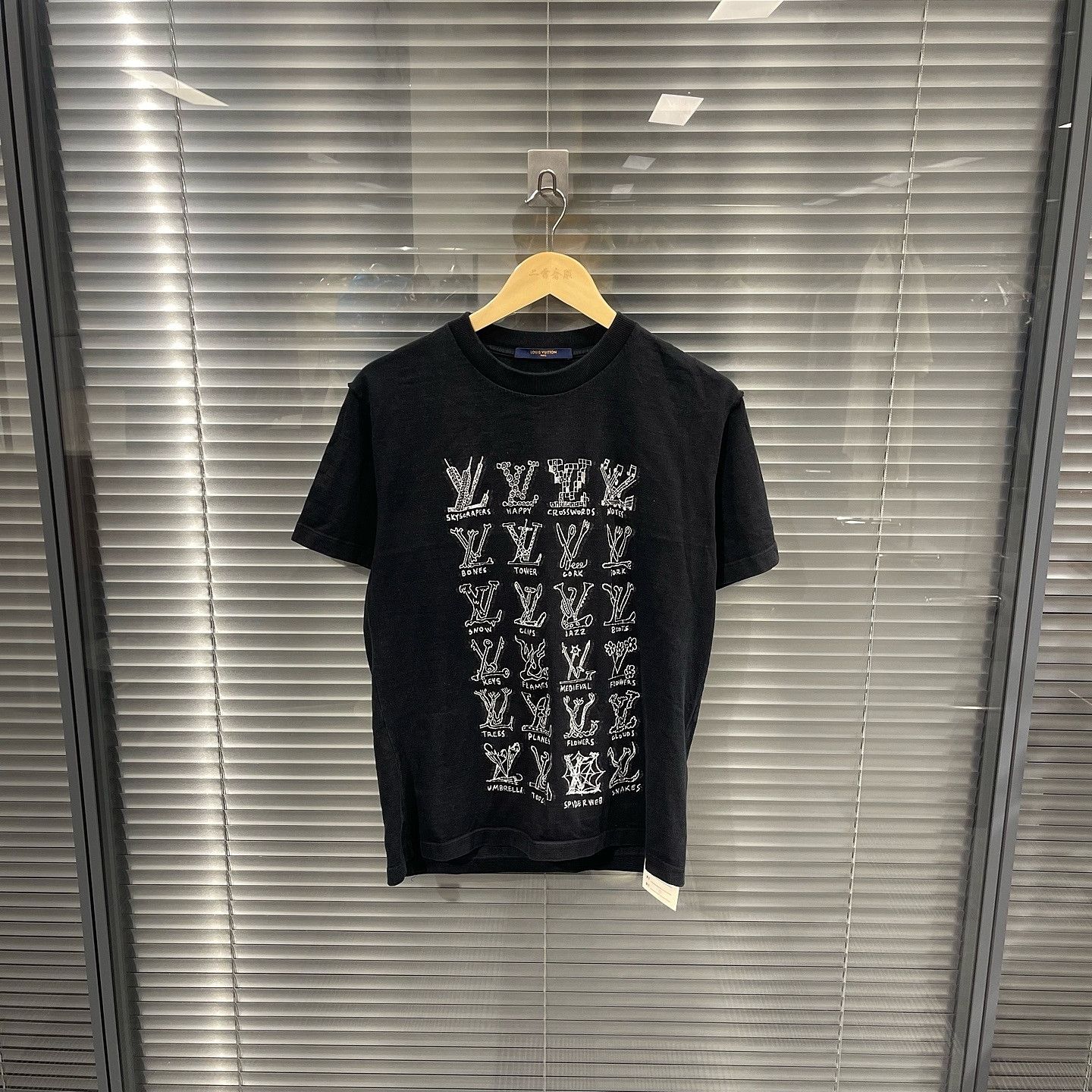 Louis Vuitton Louis Vuitton Graphic Alphabet T-Shirt Size M Size US M / EU 48-50 / 2 - 8 Thumbnail