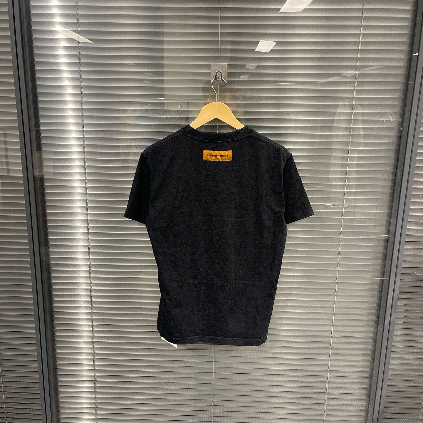 Louis Vuitton Louis Vuitton Graphic Alphabet T-Shirt Size M Size US M / EU 48-50 / 2 - 2 Thumbnail