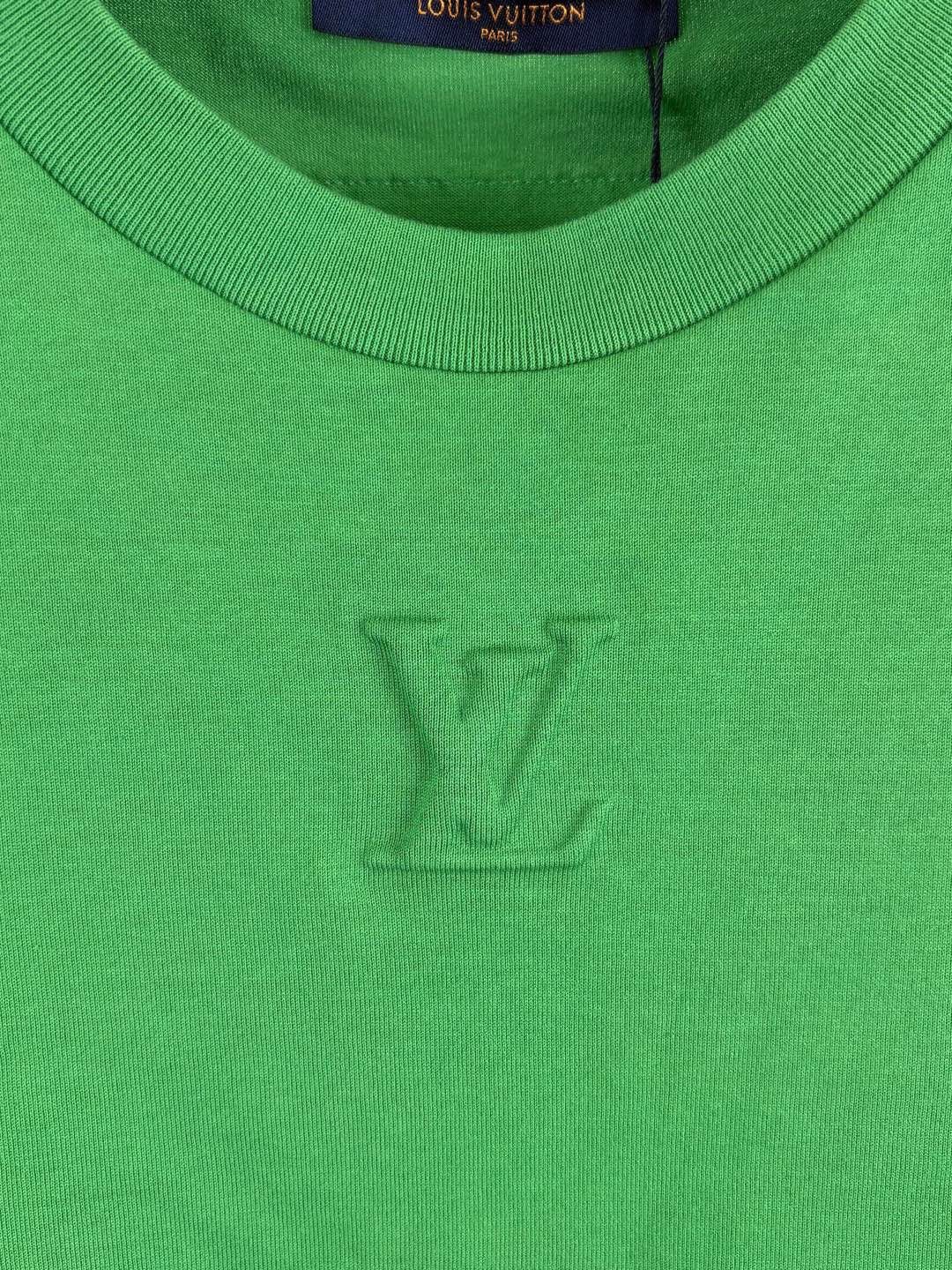 Louis Vuitton Louis Vuitton Embossed Logo T-Shirt Size L Size US L / EU 52-54 / 3 - 6 Thumbnail