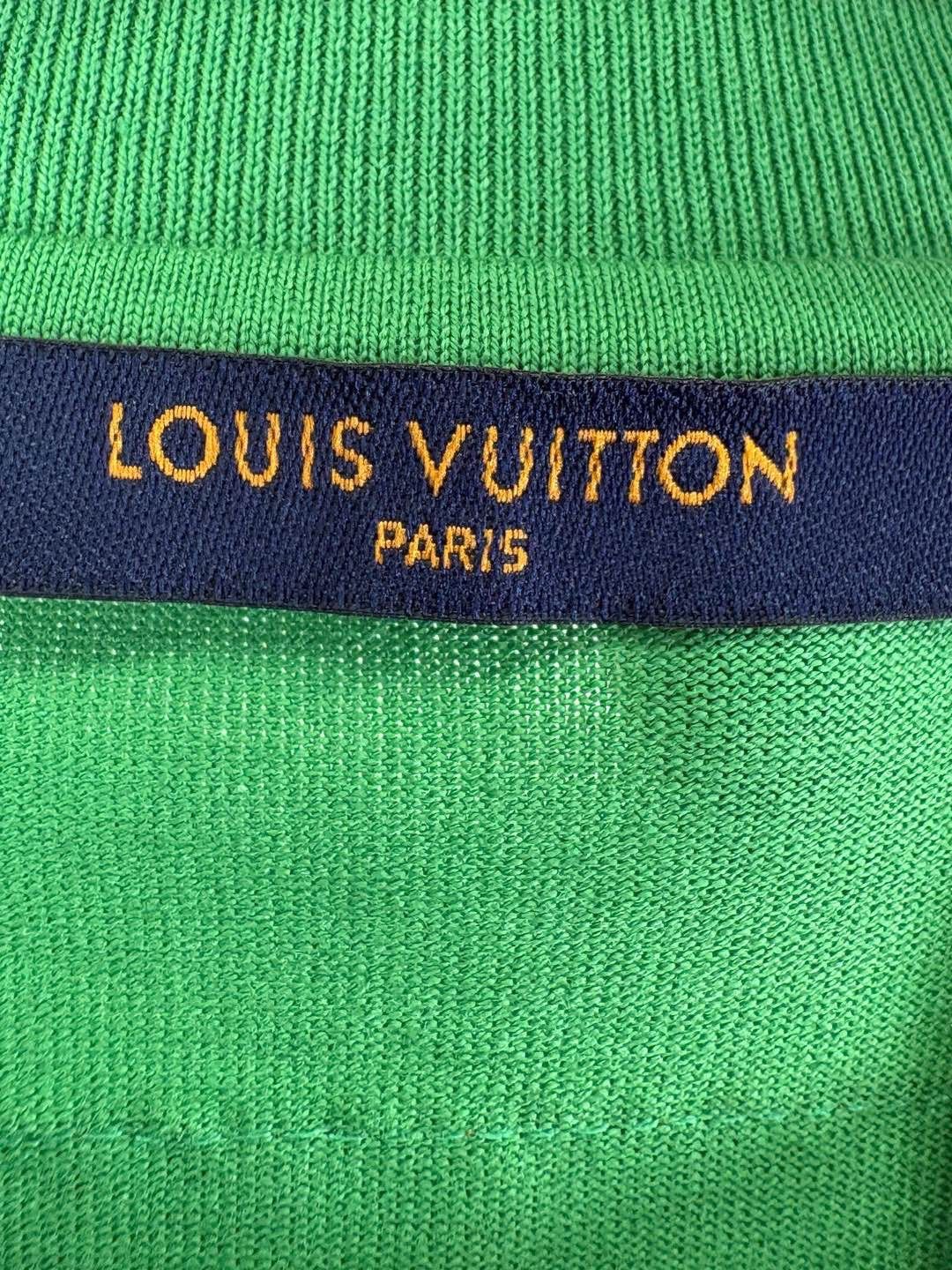 Louis Vuitton Louis Vuitton Embossed Logo T-Shirt Size L Size US L / EU 52-54 / 3 - 3 Thumbnail