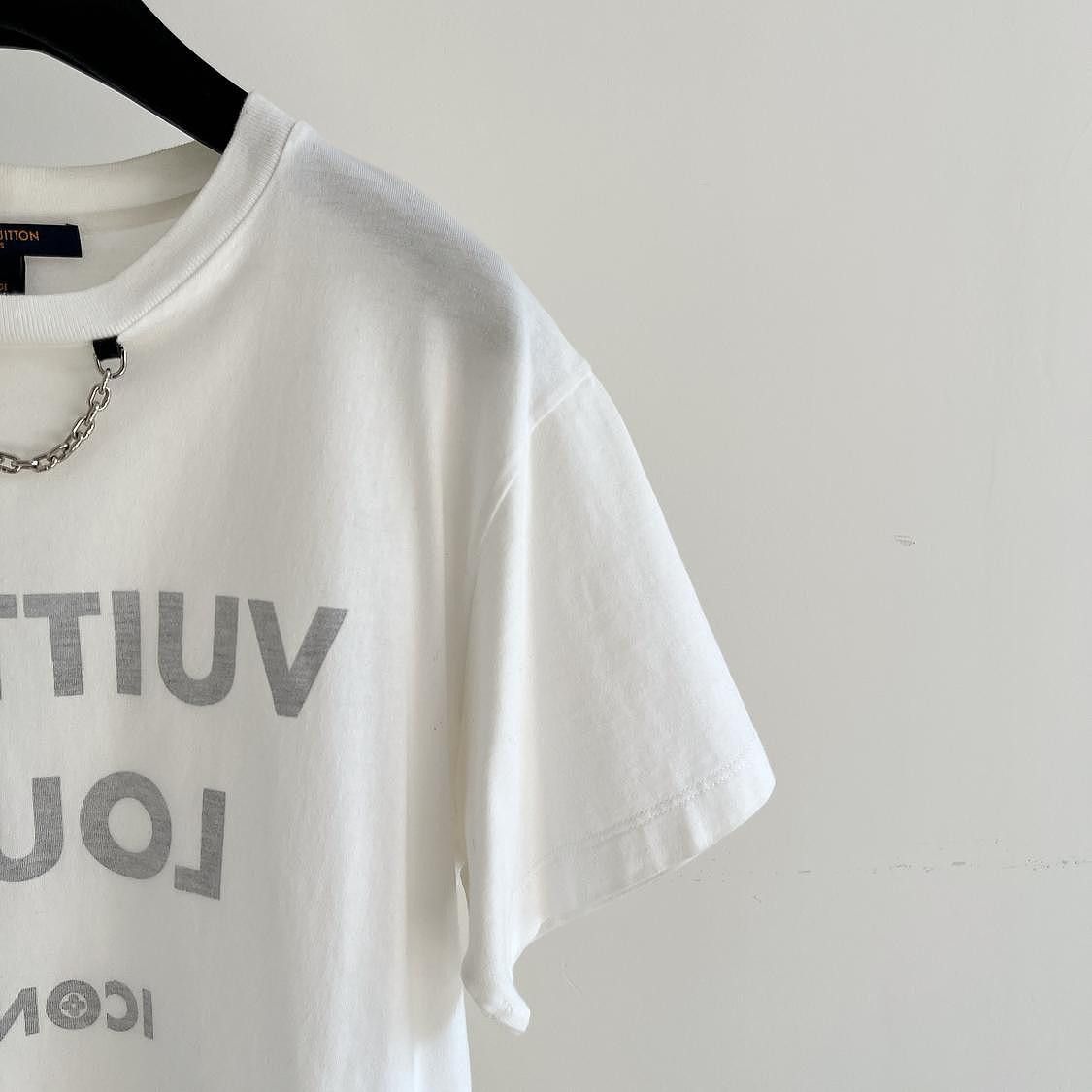 Louis Vuitton Louis Vuitton Chain Detail Graphic T-Shirt Size S Size S / US 4 / IT 40 - 5 Thumbnail