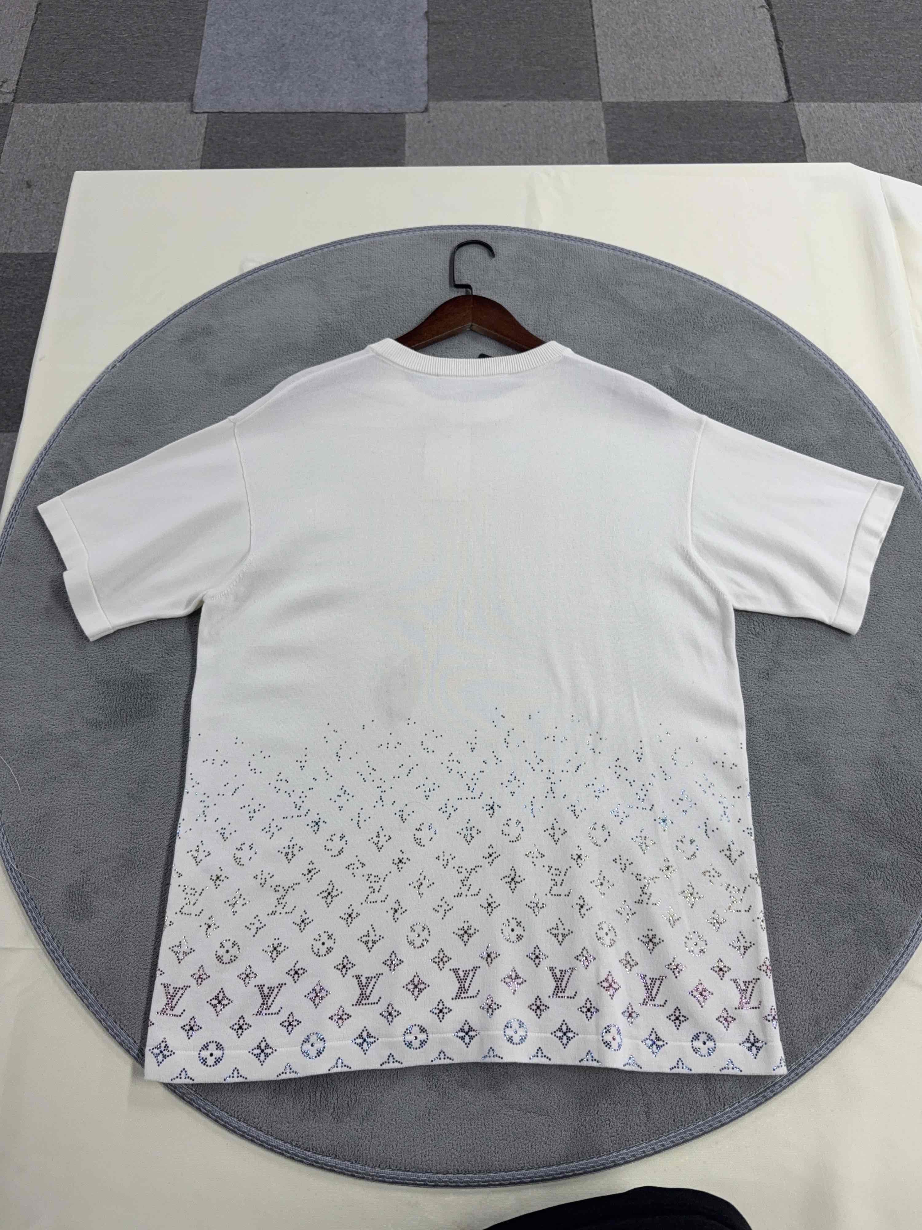 Louis Vuitton Louis Vuitton Monogram Short Sleeve T-Shirt White Size S Size US S / EU 44-46 / 1 - 2 Thumbnail