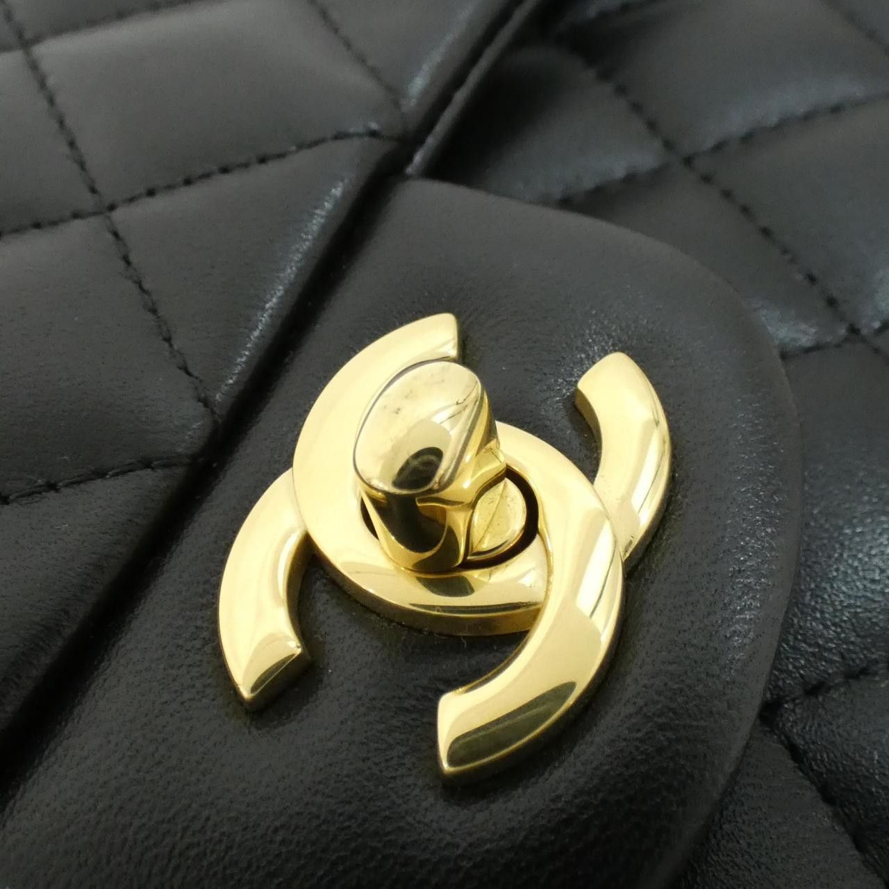 Chanel Chanel Chanel Lambskin Shoulder Bag Leather Shoulder Bag 1112 DUTY FREE for USA Size ONE SIZE - 4 Thumbnail