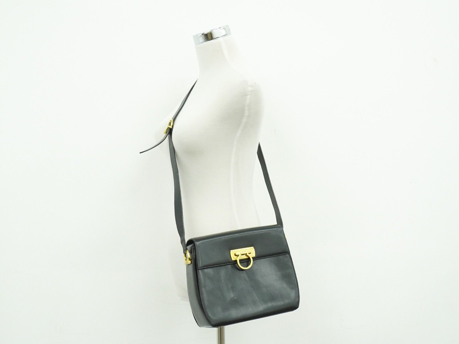 Salvatore Ferragamo Salvatore Ferragamo Gancini Leather Size ONE SIZE - 9 Thumbnail