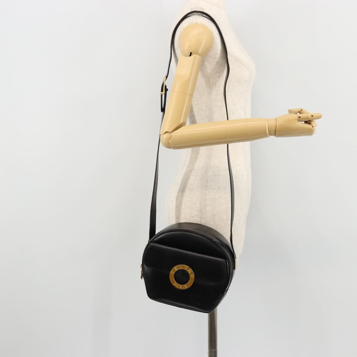 Celine Celine Circle Logo Shoulder Bag Leather Size ONE SIZE - 14 Thumbnail