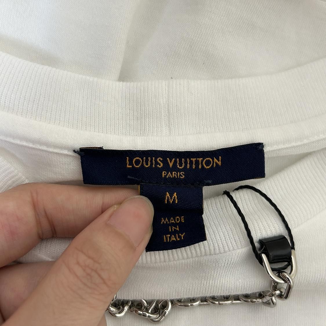 Louis Vuitton Louis Vuitton Chain Detail Logo T-Shirt Size M Size M / US 6-8 / IT 42-44 - 3 Thumbnail