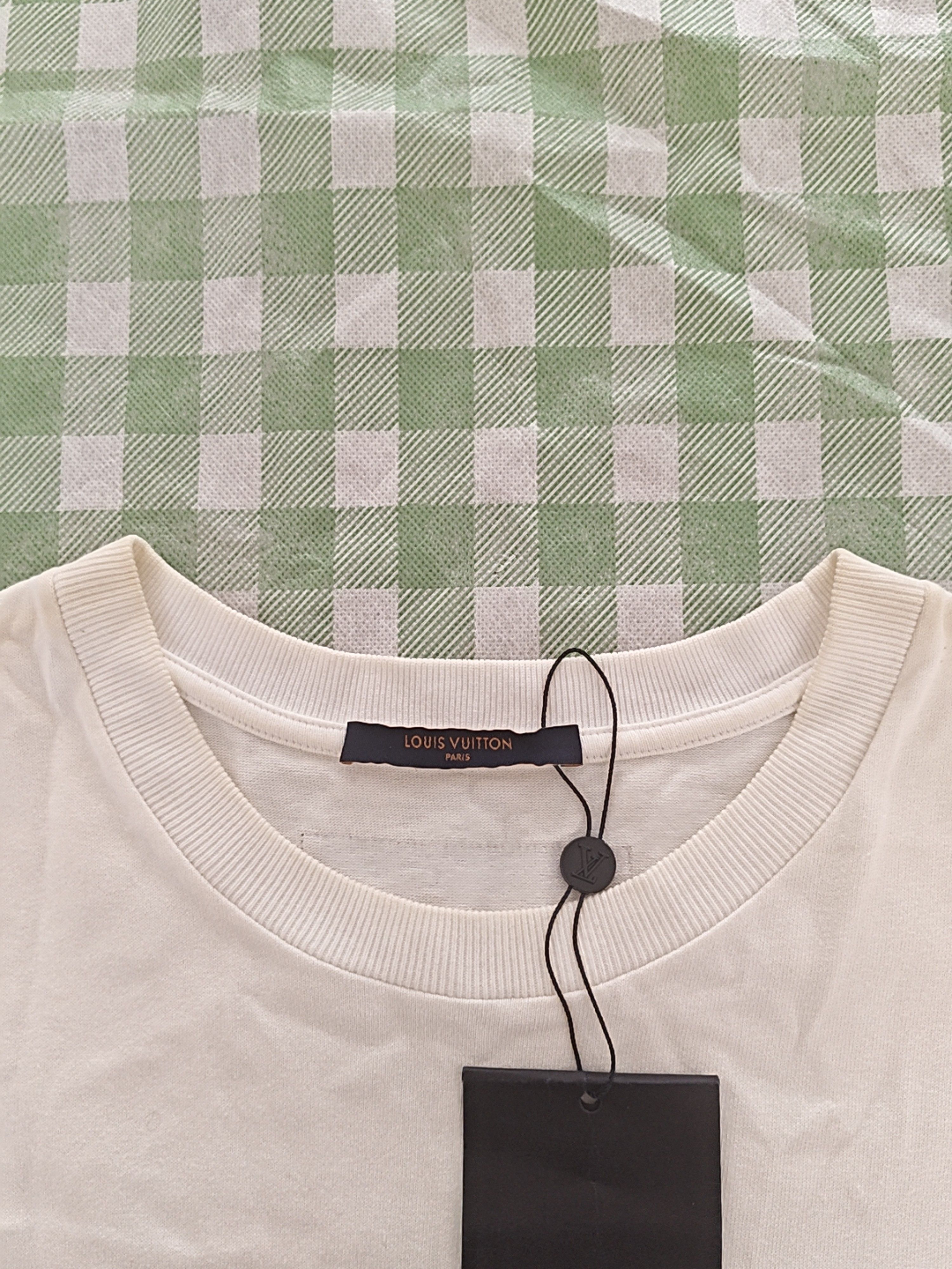 Louis Vuitton Louis Vuitton Tourist vs Purist T-Shirt Size L Size US L / EU 52-54 / 3 - 3 Thumbnail