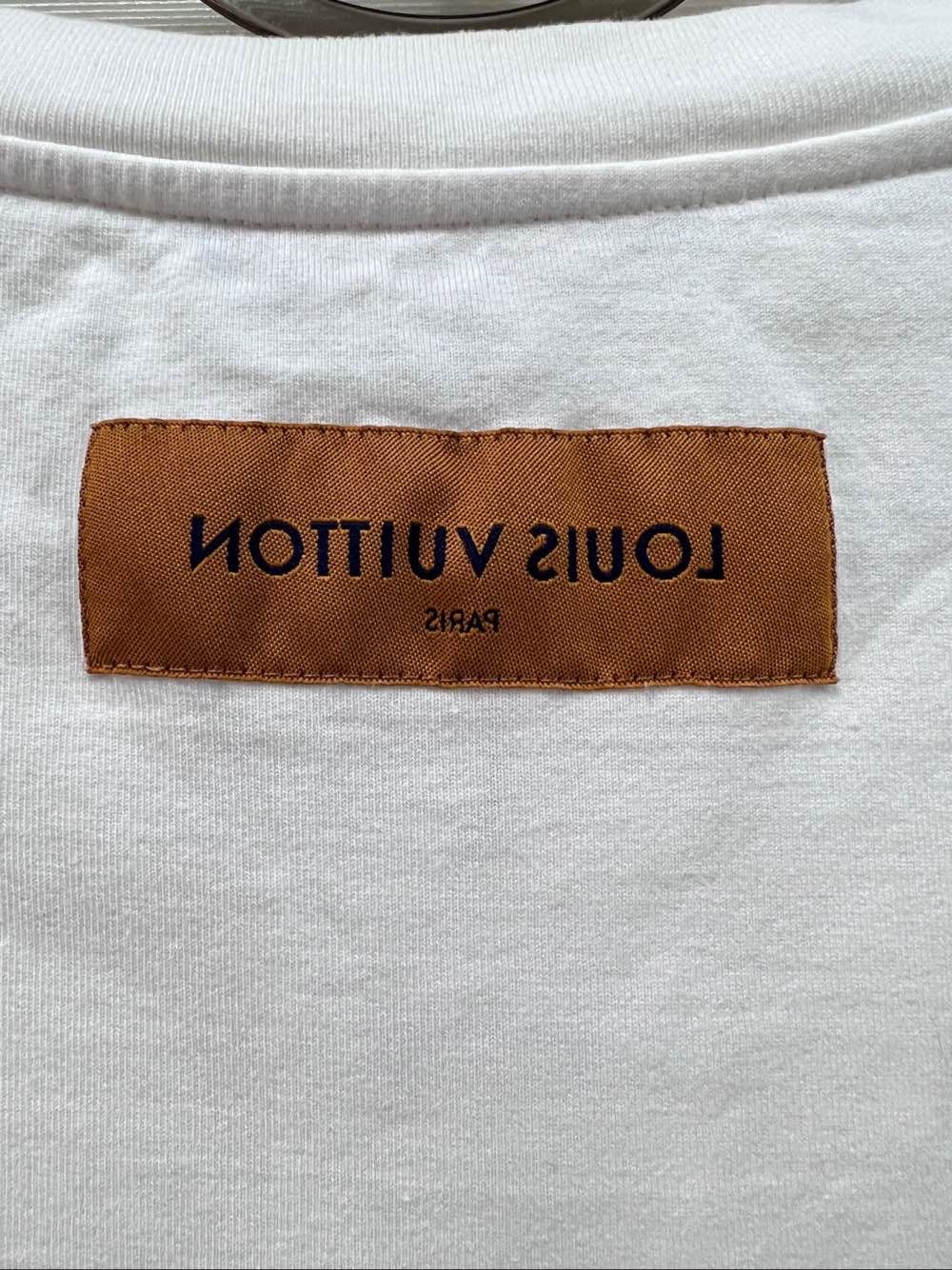 Louis Vuitton Louis Vuitton Handle With Care Logo T-Shirt Size L Size US L / EU 52-54 / 3 - 6 Thumbnail