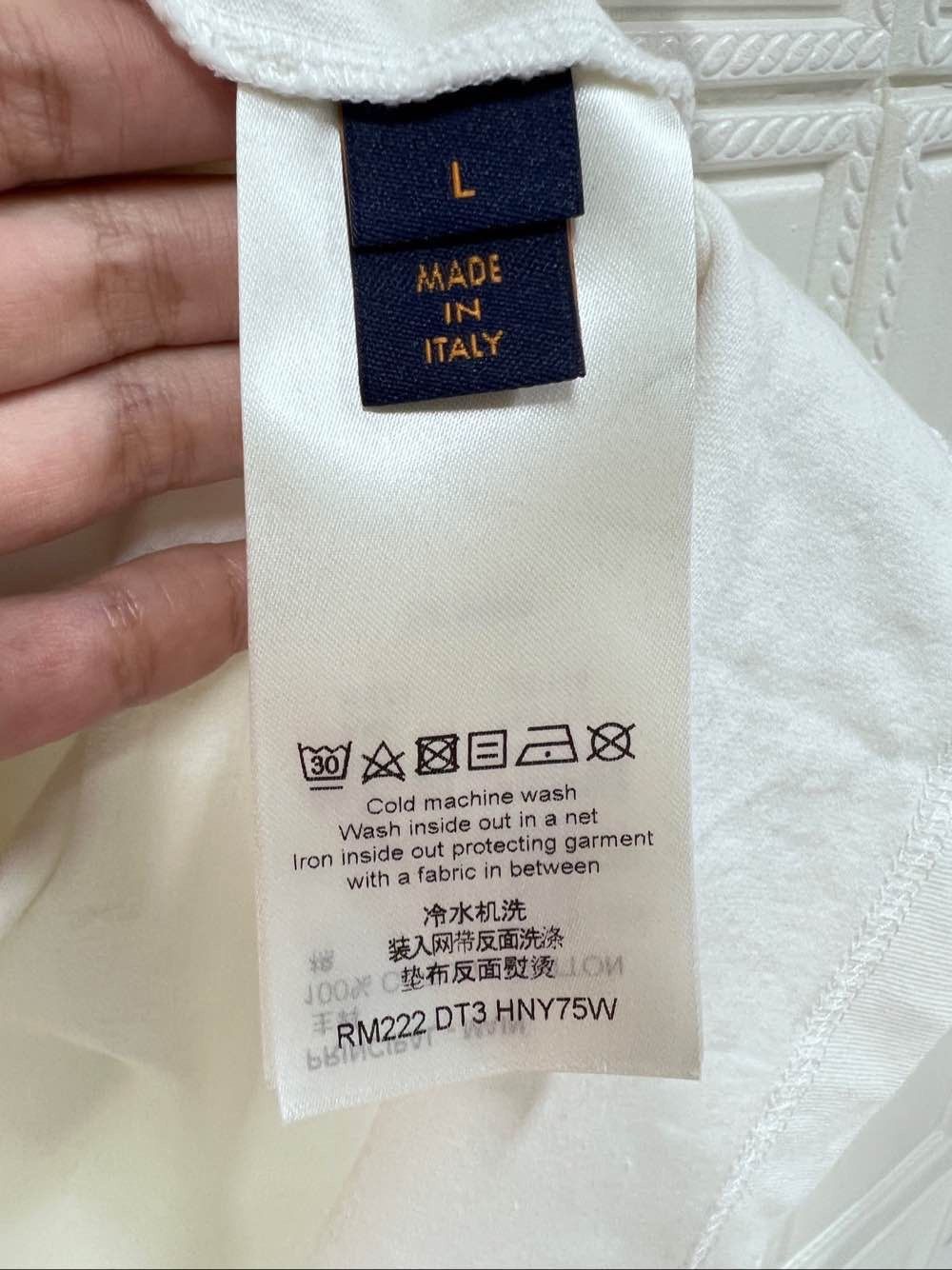 Louis Vuitton Louis Vuitton Handle With Care Logo T-Shirt Size L Size US L / EU 52-54 / 3 - 4 Thumbnail