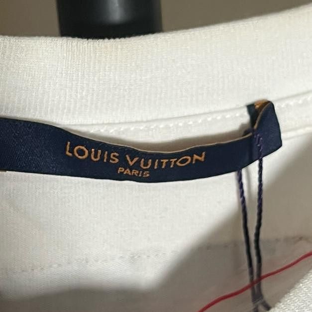 Louis Vuitton Louis Vuitton Graffiti Logo T-Shirt Size M Size US M / EU 48-50 / 2 - 3 Thumbnail