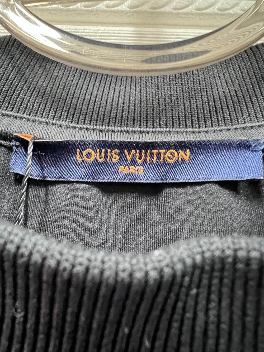Louis Vuitton Louis Vuitton Geometric World Map T-Shirt XL Size US XL / EU 56 / 4 - 3 Thumbnail
