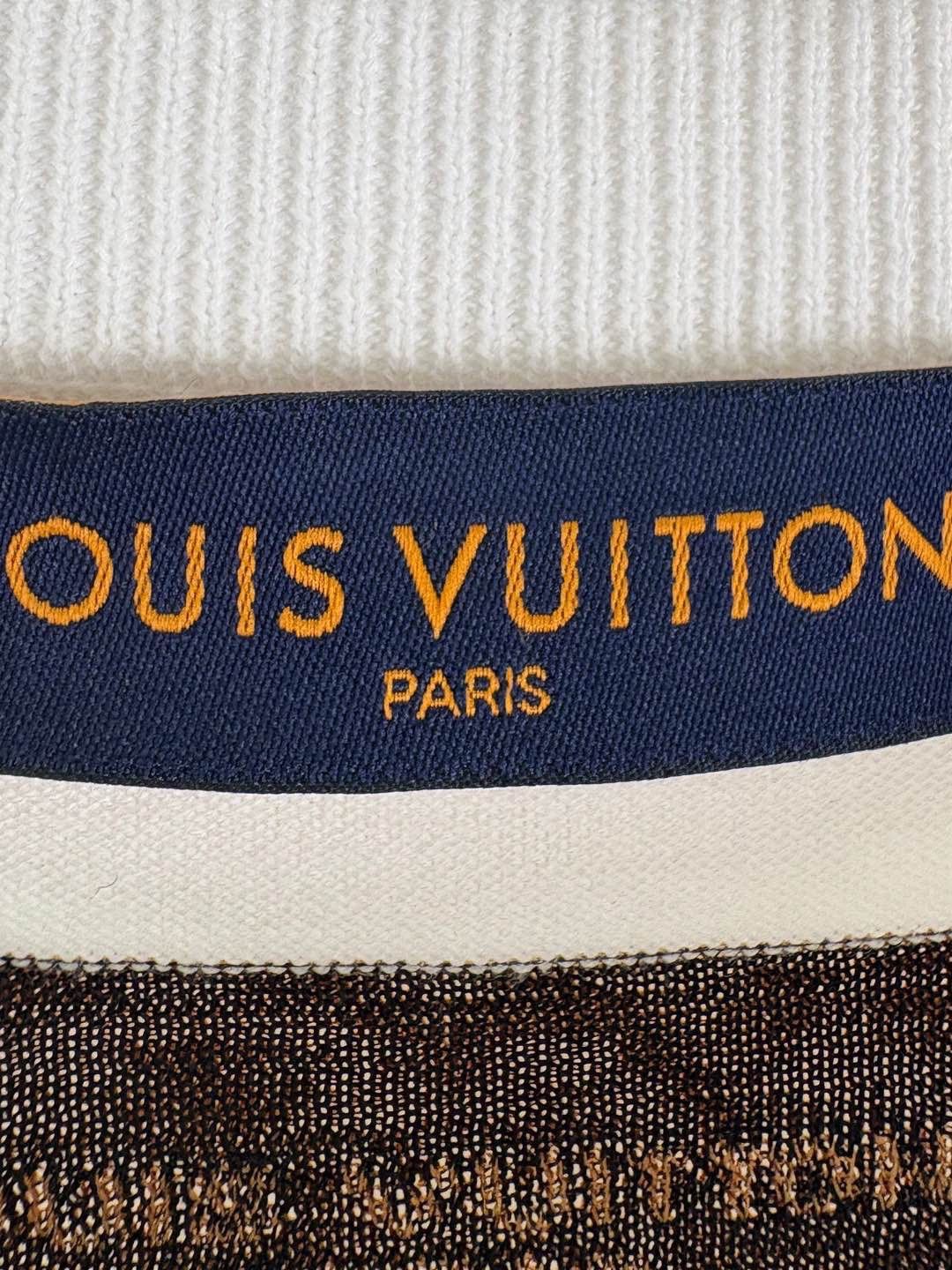 Louis Vuitton Louis Vuitton Logo Patch T-Shirt Size M Size US M / EU 48-50 / 2 - 3 Thumbnail