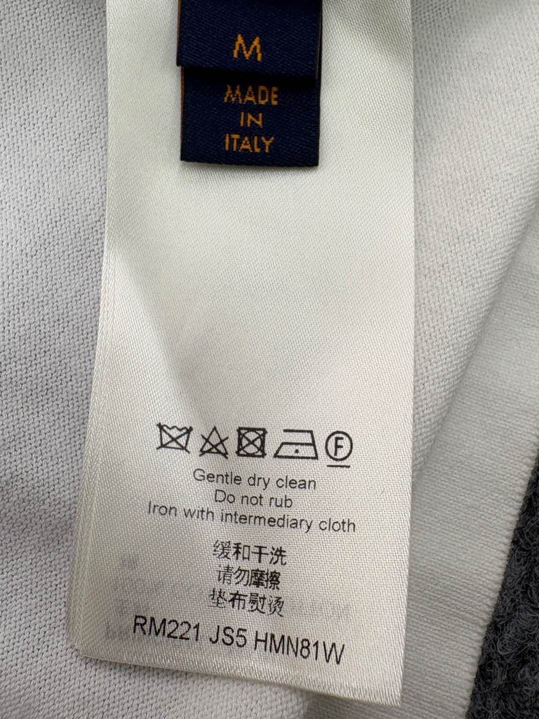Louis Vuitton Louis Vuitton Logo Patch T-Shirt Size M Size US M / EU 48-50 / 2 - 4 Thumbnail