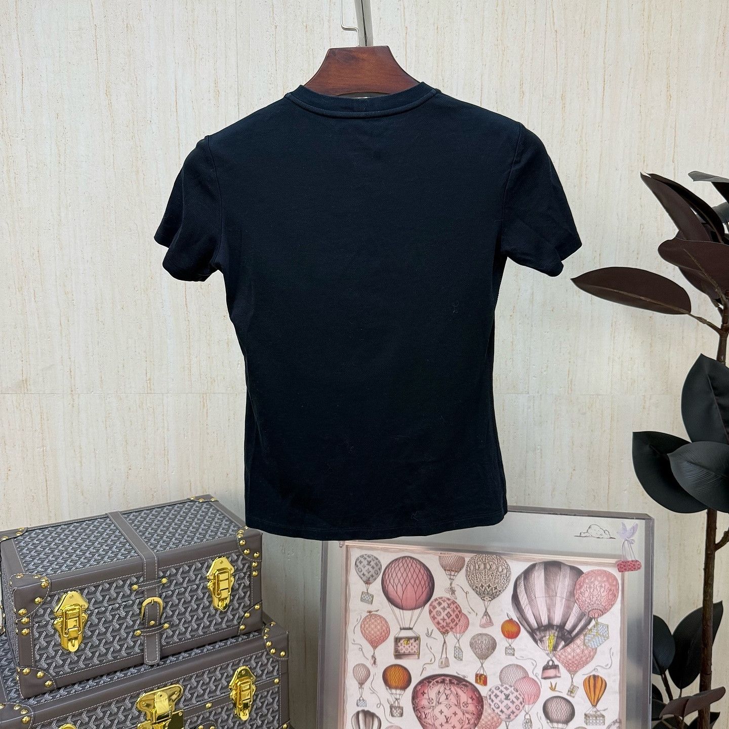 Louis Vuitton Louis Vuitton Logo Graphic T-Shirt Size S Size S / US 4 / IT 40 - 2 Thumbnail