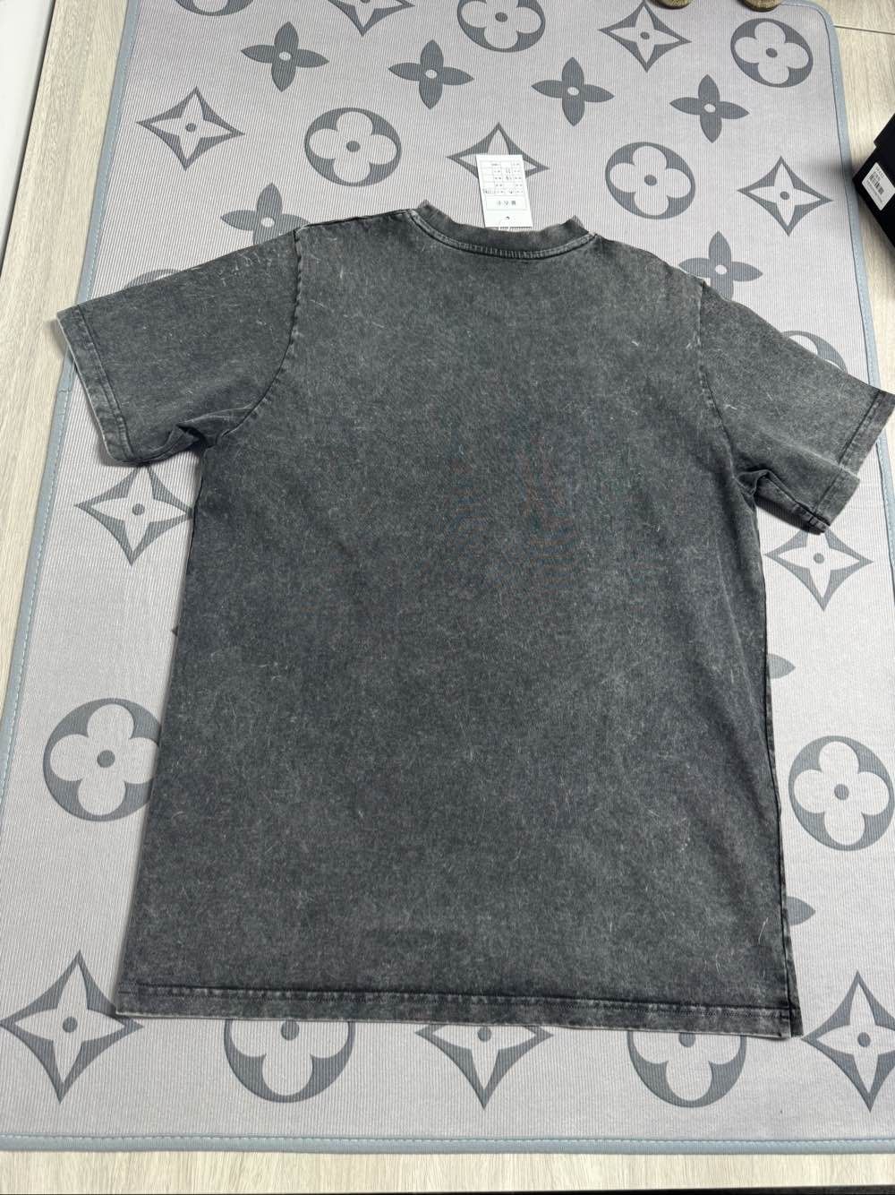 Louis Vuitton Louis Vuitton Logo Print T-Shirt Size M Size US M / EU 48-50 / 2 - 2 Thumbnail