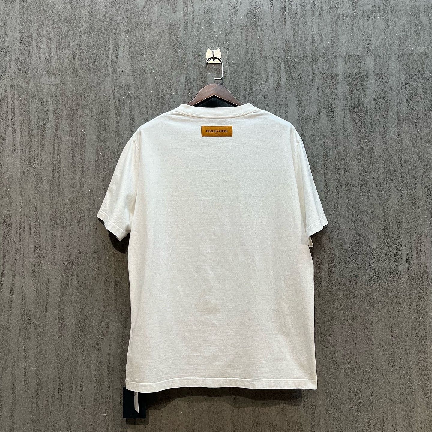 Louis Vuitton Louis Vuitton Embossed Logo T-Shirt XXL Size US XXL / EU 58 / 5 - 2 Thumbnail