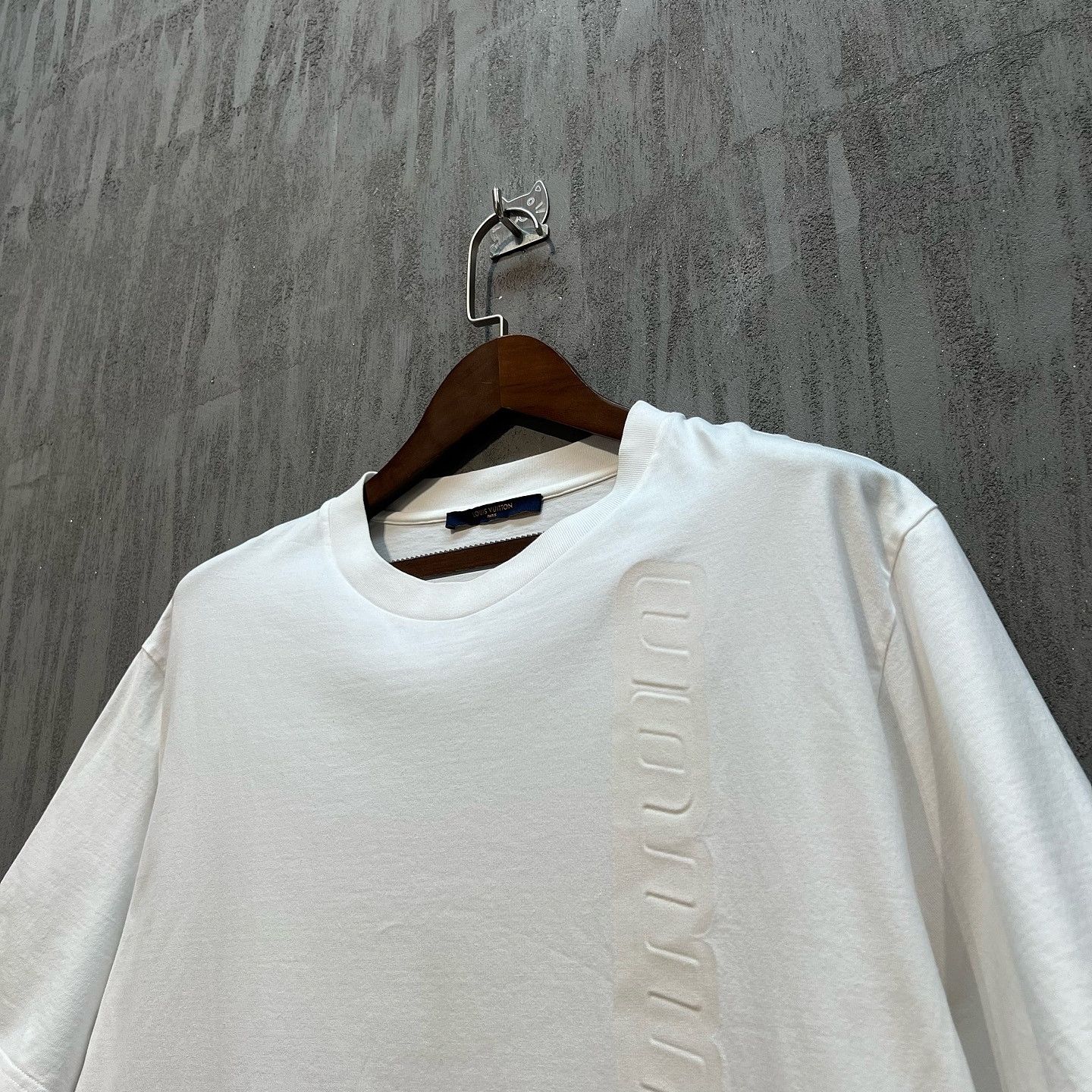 Louis Vuitton Louis Vuitton Embossed Logo T-Shirt XXL Size US XXL / EU 58 / 5 - 5 Thumbnail