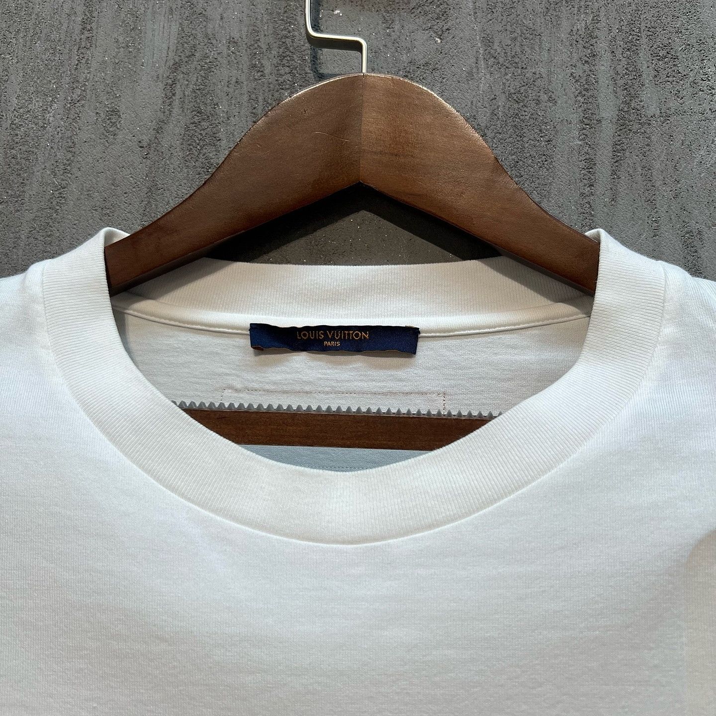 Louis Vuitton Louis Vuitton Embossed Logo T-Shirt XXL Size US XXL / EU 58 / 5 - 6 Thumbnail