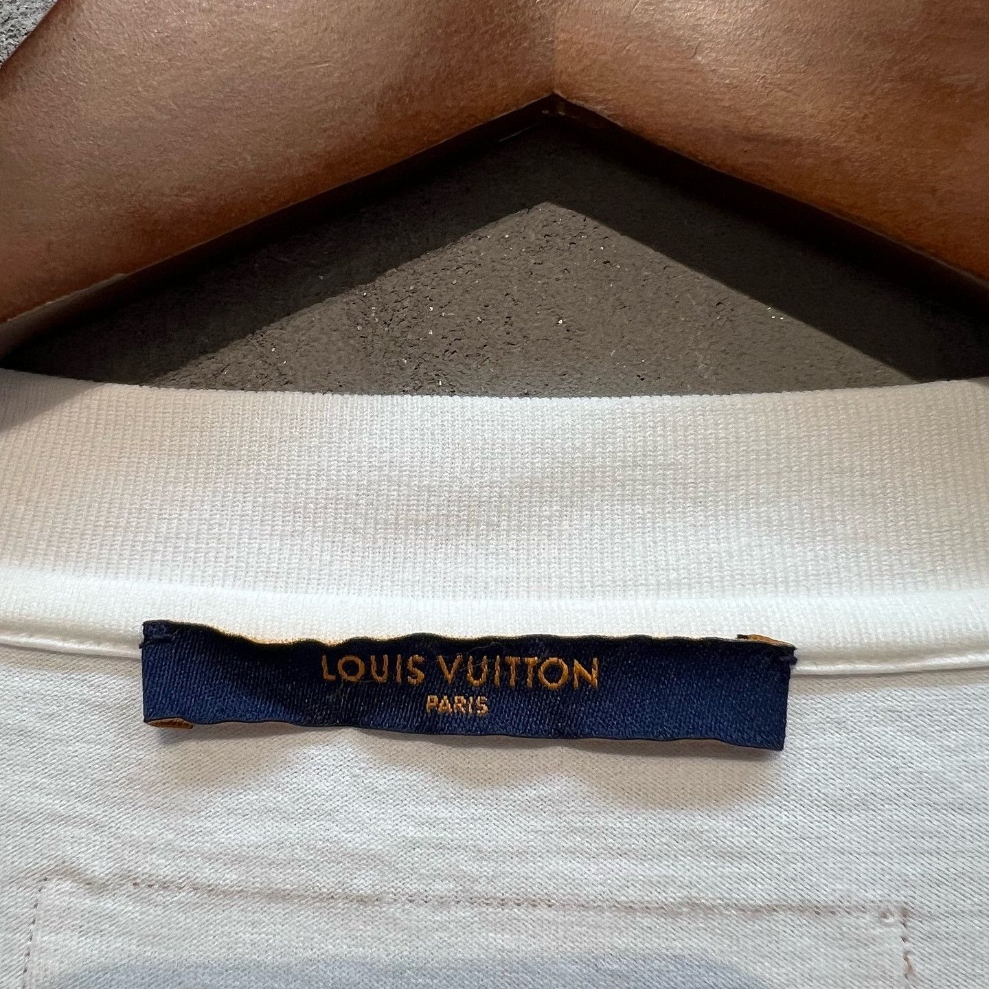 Louis Vuitton Louis Vuitton Embossed Logo T-Shirt XXL Size US XXL / EU 58 / 5 - 3 Thumbnail