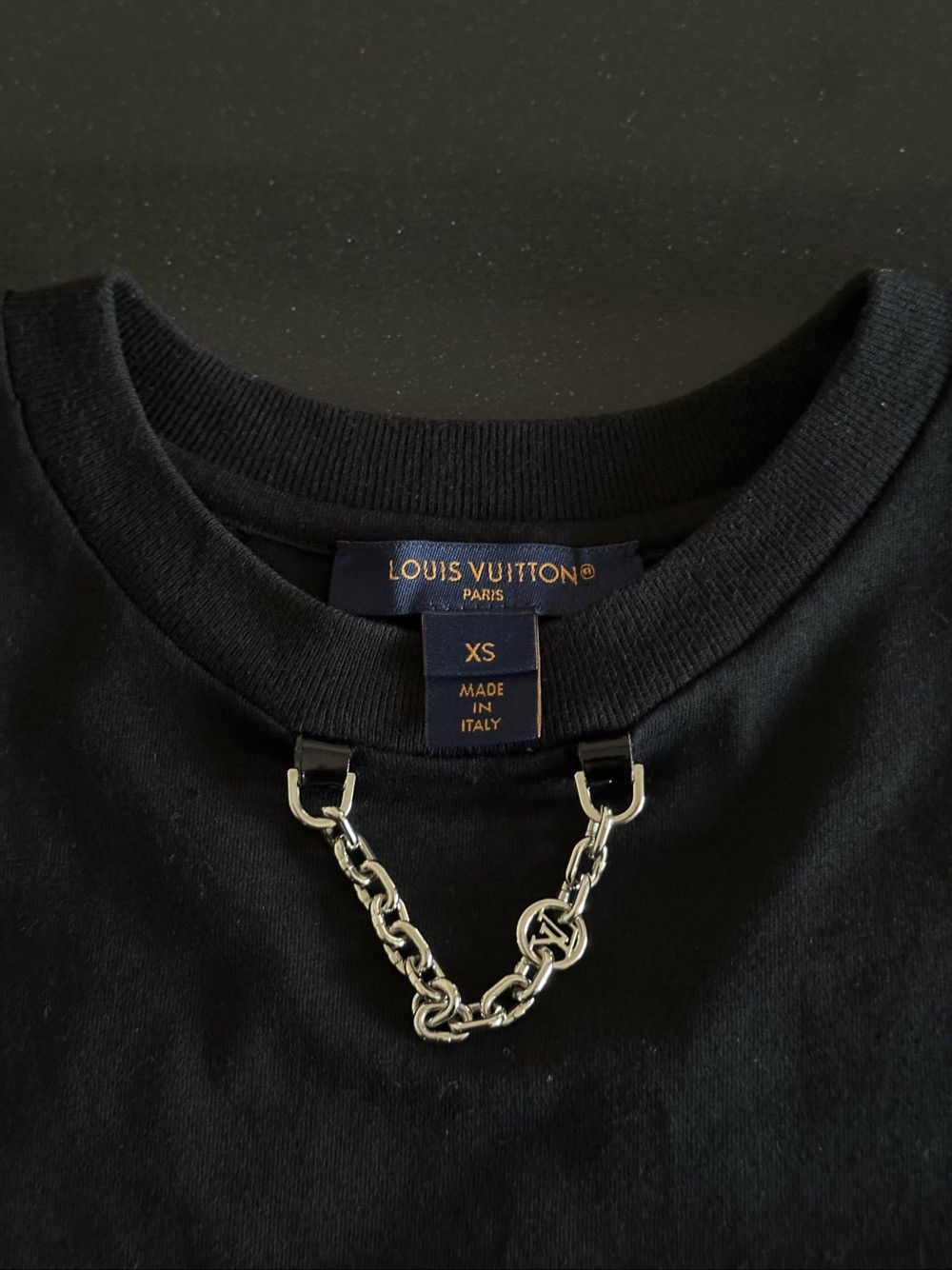 Louis Vuitton Louis Vuitton Chain Detail Logo T-Shirt Size XS Size XS / US 0-2 / IT 36-38 - 3 Thumbnail