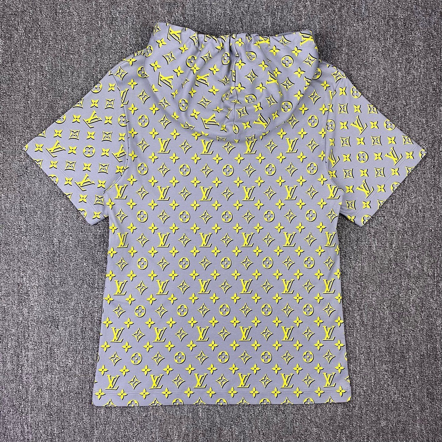 Louis Vuitton Louis Vuitton Monogram Logo Hooded T-Shirt XS Size XS / US 0-2 / IT 36-38 - 2 Thumbnail