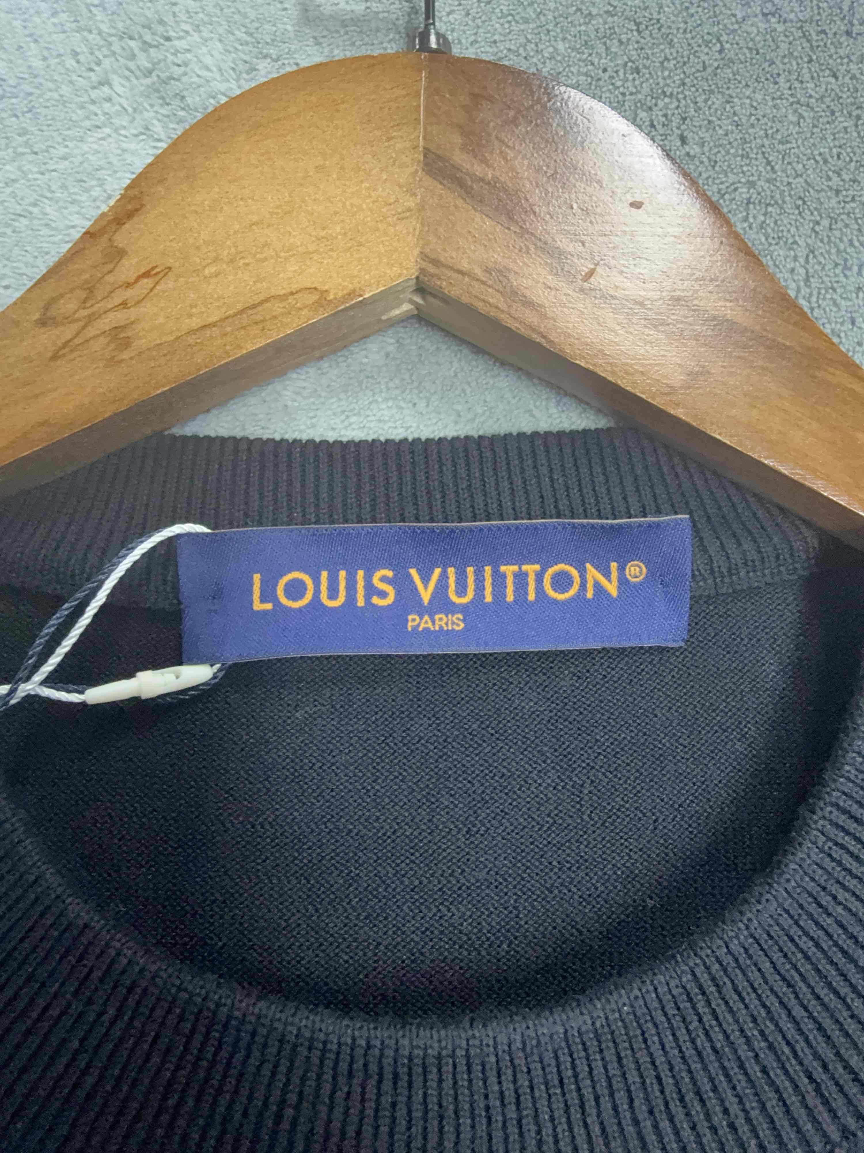 Louis Vuitton Louis Vuitton Monogram Gradient T-Shirt Size M Size US M / EU 48-50 / 2 - 3 Thumbnail