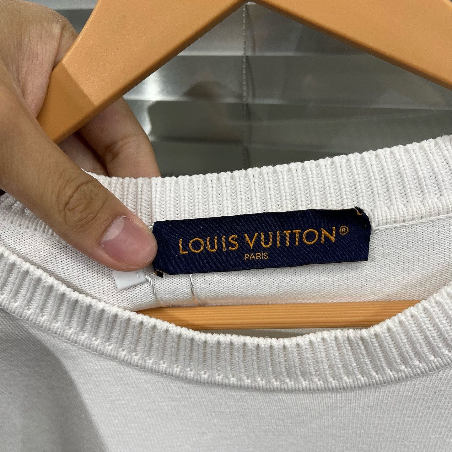 Louis Vuitton Louis Vuitton Logo Embroidered T-Shirt Size L Size US L / EU 52-54 / 3 - 3 Thumbnail