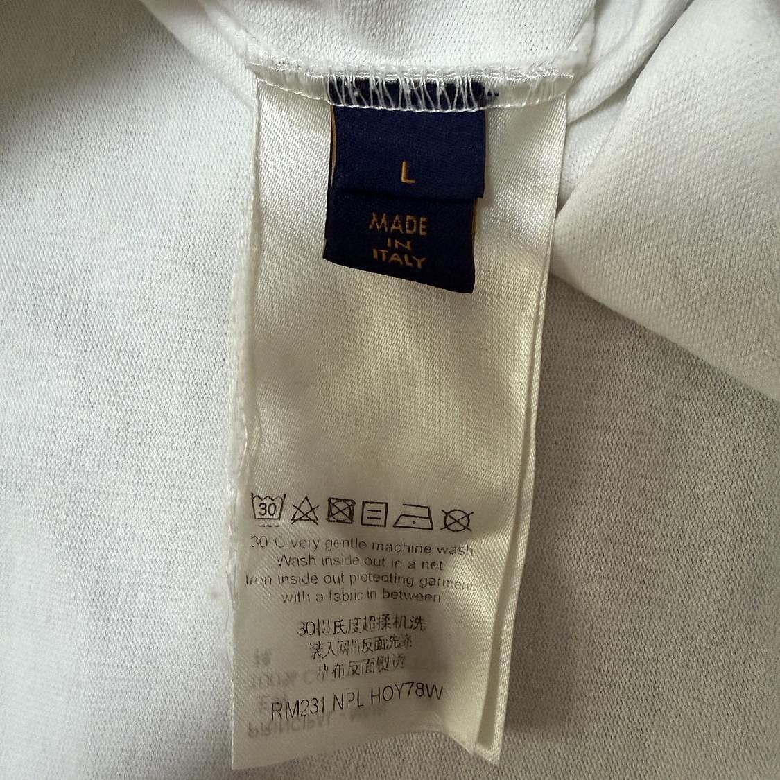 Louis Vuitton Louis Vuitton Rainbow Logo T-Shirt Size L Size US L / EU 52-54 / 3 - 4 Thumbnail