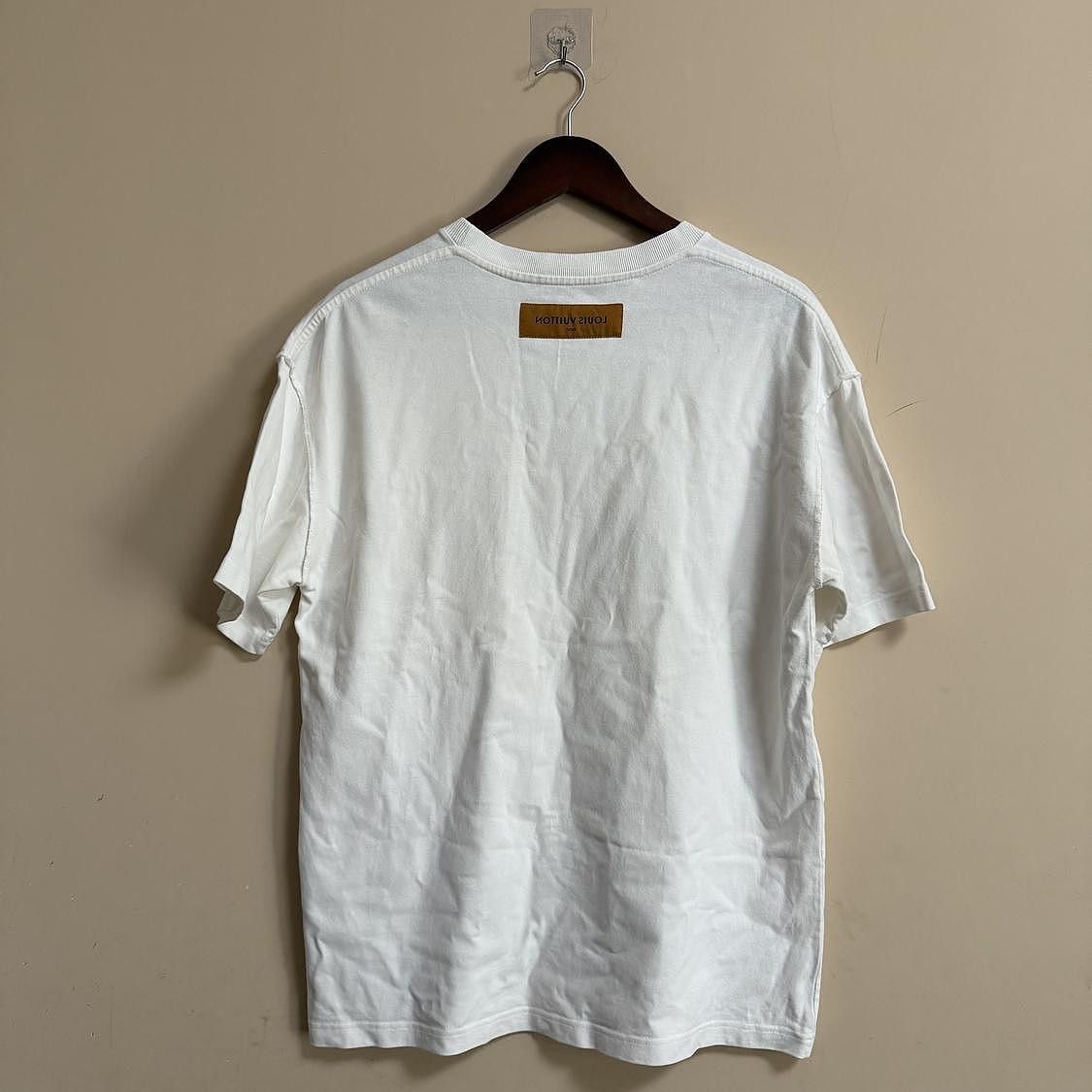 Louis Vuitton Louis Vuitton Rainbow Logo T-Shirt Size L Size US L / EU 52-54 / 3 - 2 Thumbnail