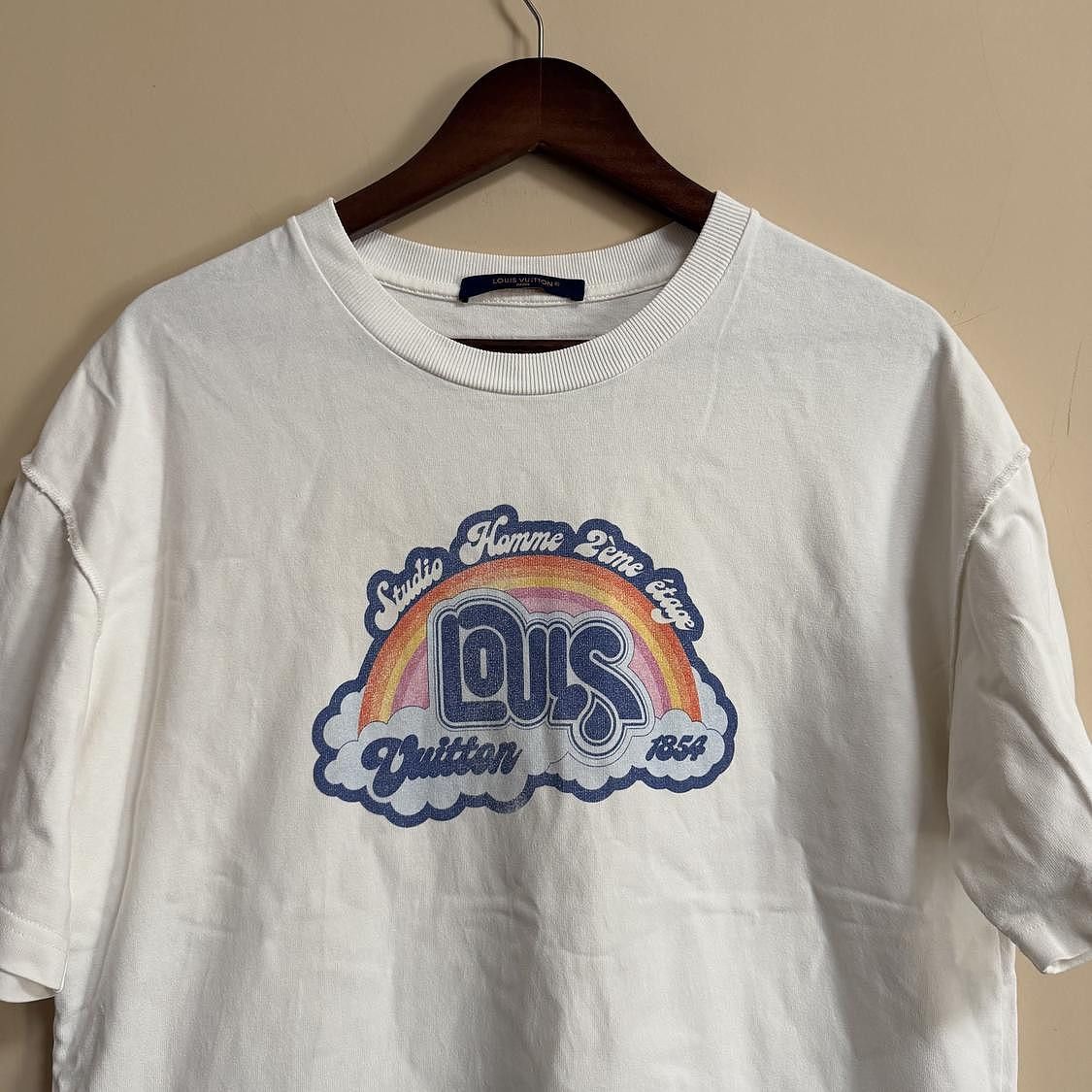 Louis Vuitton Louis Vuitton Rainbow Logo T-Shirt Size L Size US L / EU 52-54 / 3 - 5 Thumbnail