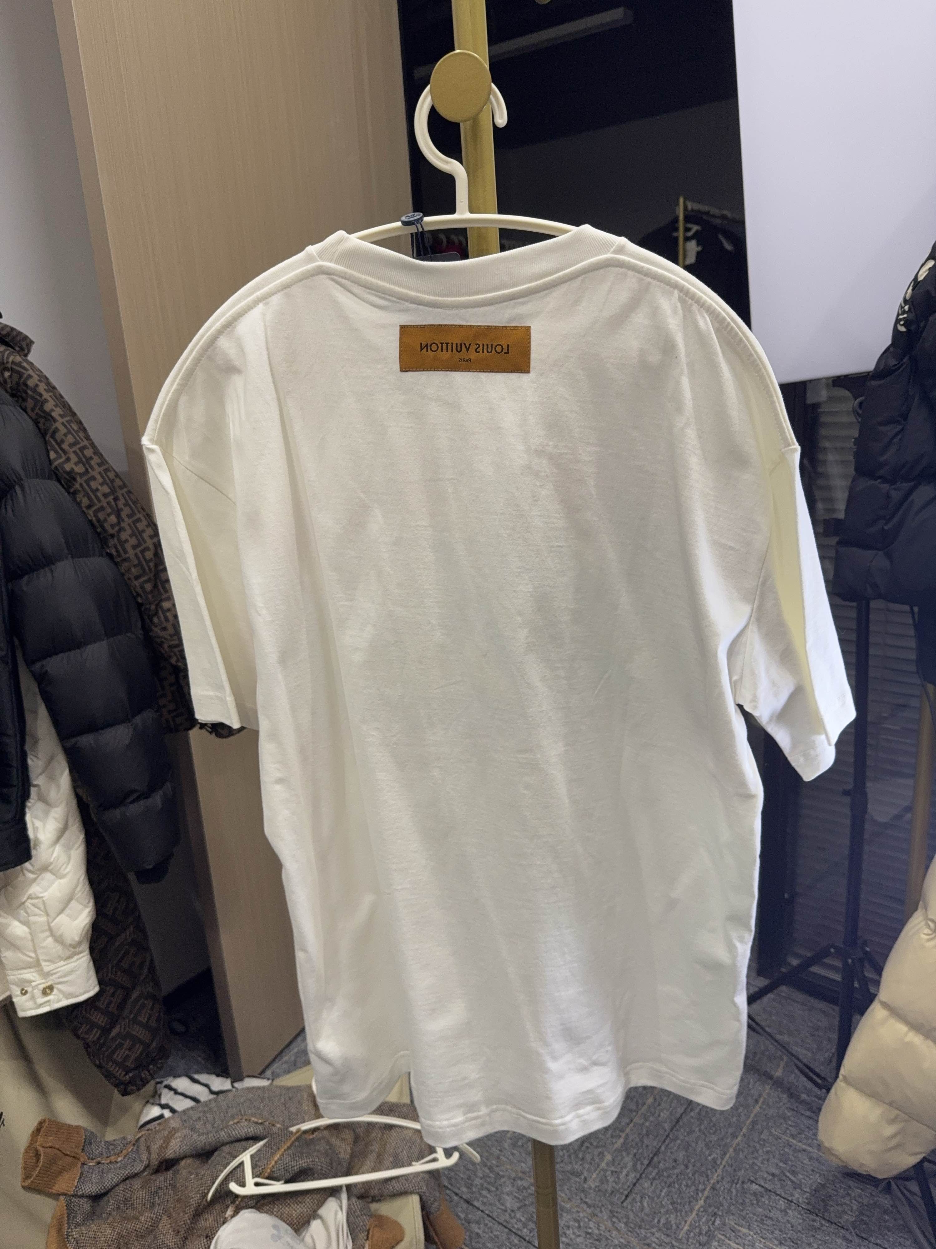 Louis Vuitton Louis Vuitton Graffiti Logo T-Shirt Size S Size US S / EU 44-46 / 1 - 2 Thumbnail