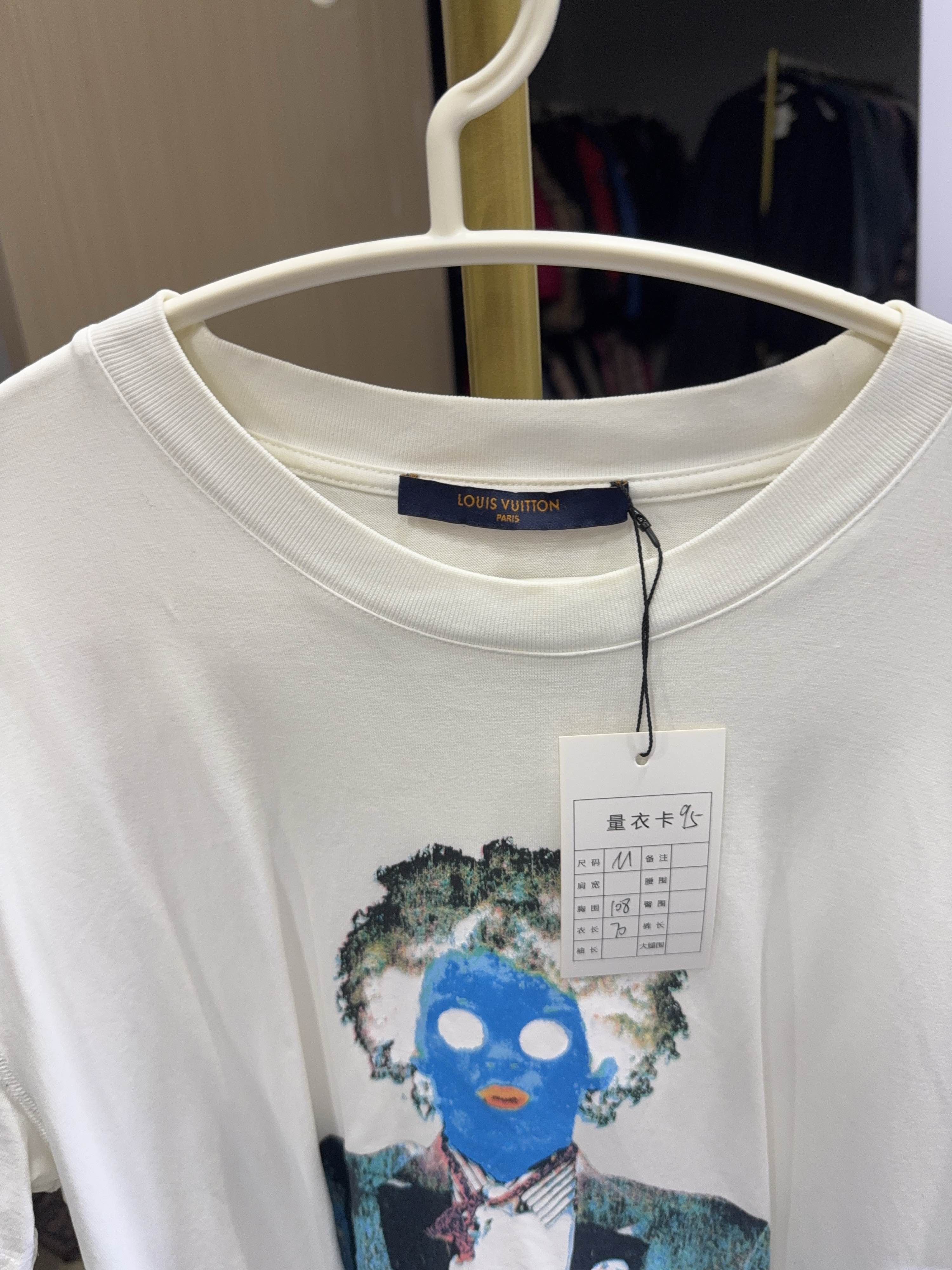 Louis Vuitton Louis Vuitton Worker Print Graphic T-Shirt Size M Size US M / EU 48-50 / 2 - 6 Thumbnail