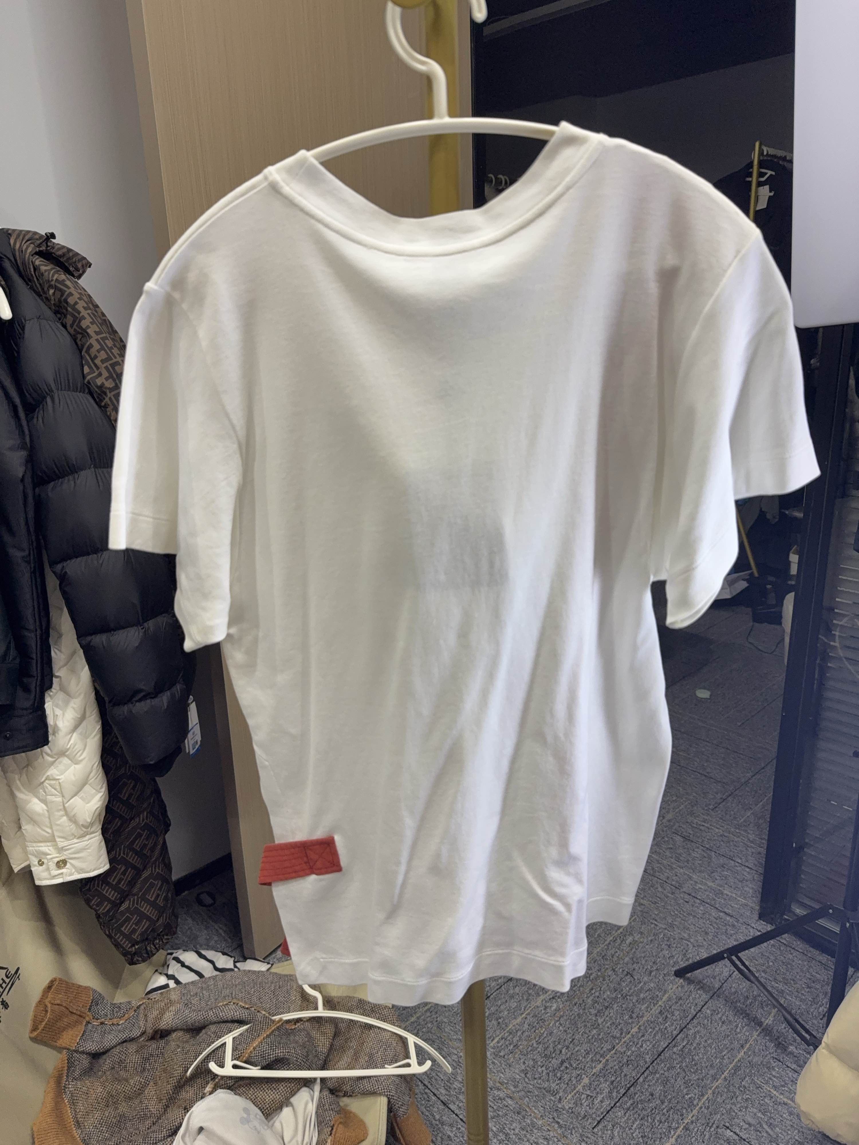 Louis Vuitton Louis Vuitton Stripe Logo T-Shirt Size XS Size XS / US 0-2 / IT 36-38 - 2 Thumbnail