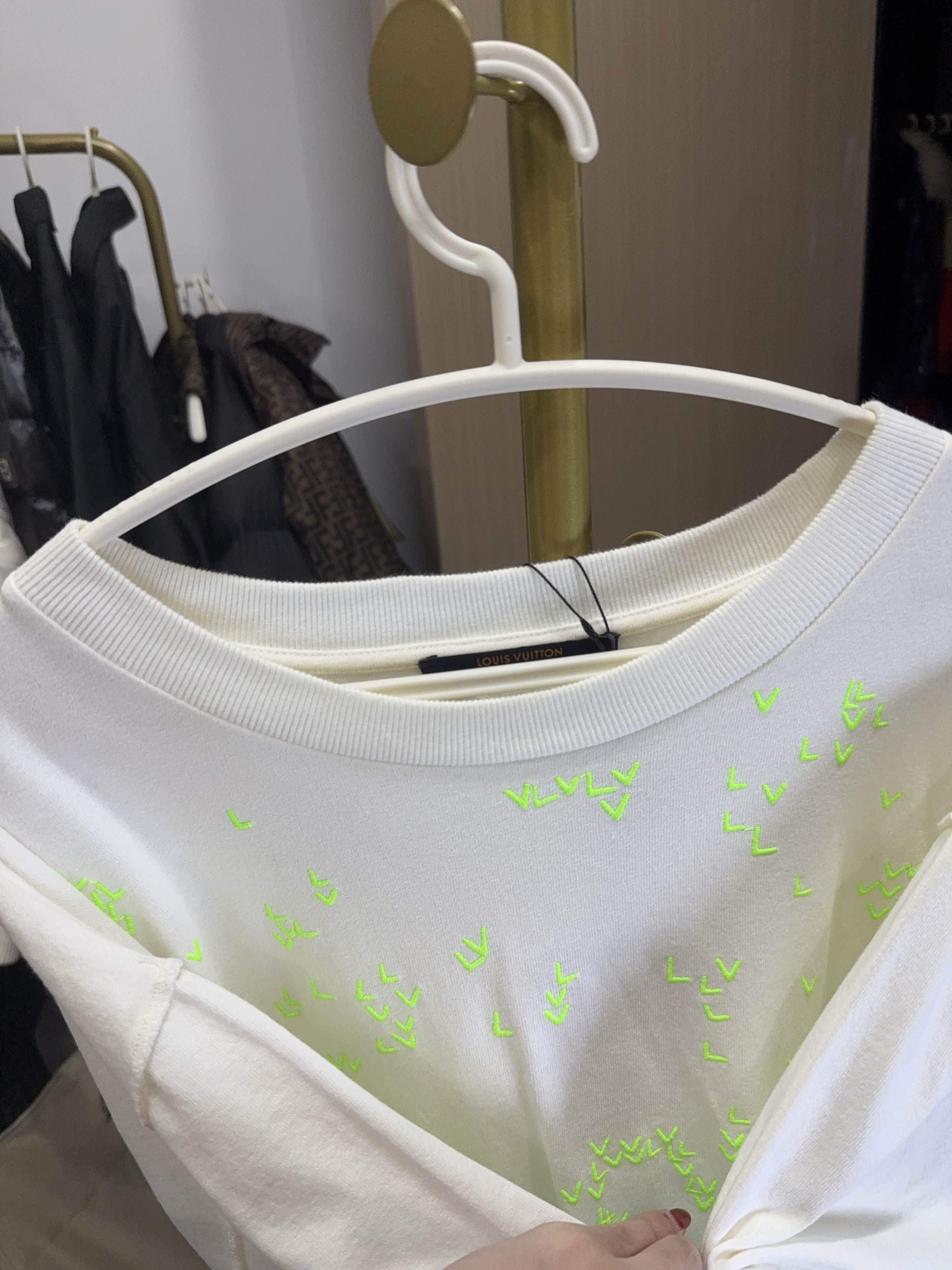 Louis Vuitton Louis Vuitton Neon Logo Embroidery T-Shirt XXL Size US XXL / EU 58 / 5 - 6 Thumbnail