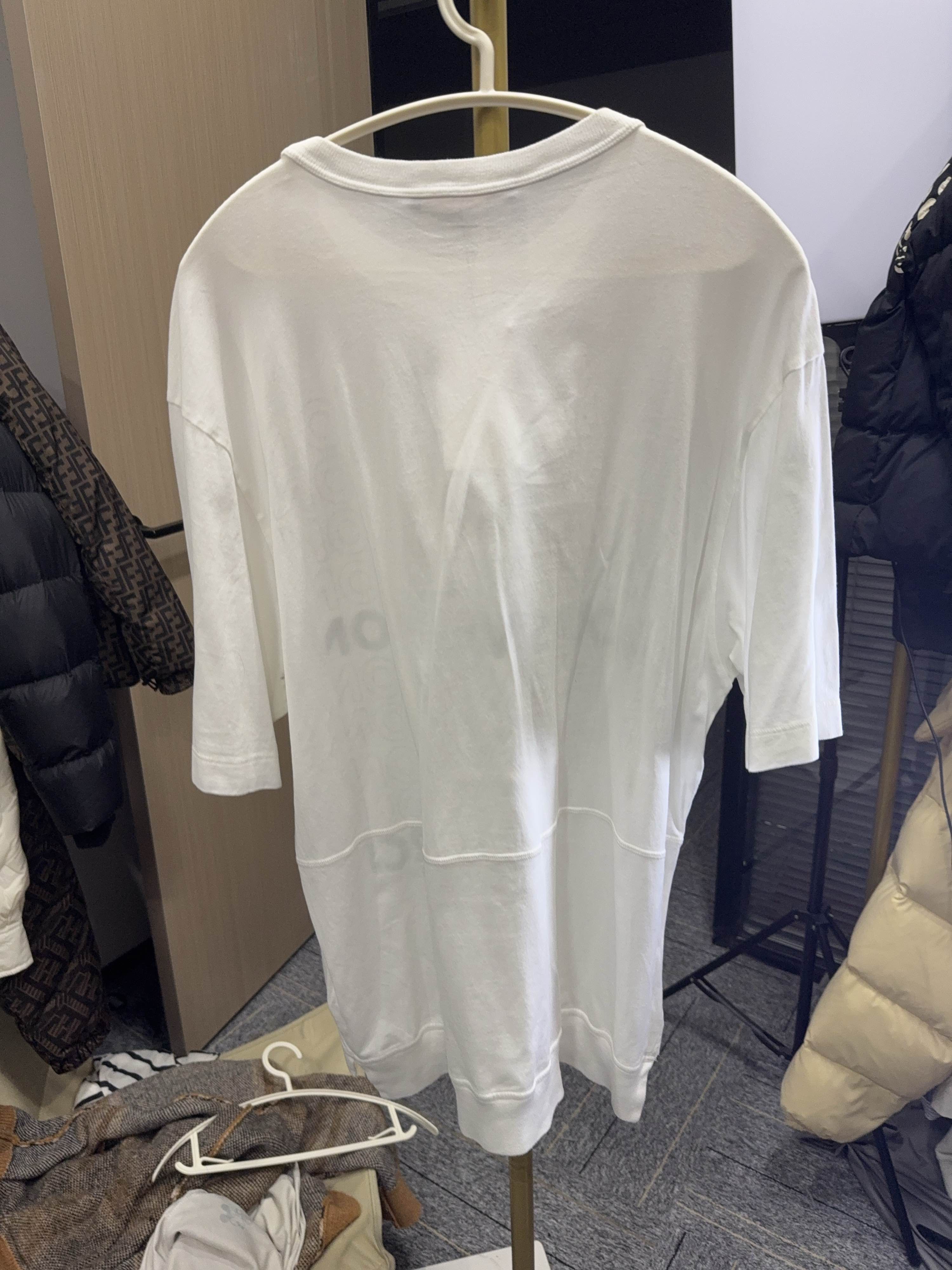 Louis Vuitton Louis Vuitton Logo Print T-Shirt XS Size US XS / EU 42 / 0 - 2 Thumbnail