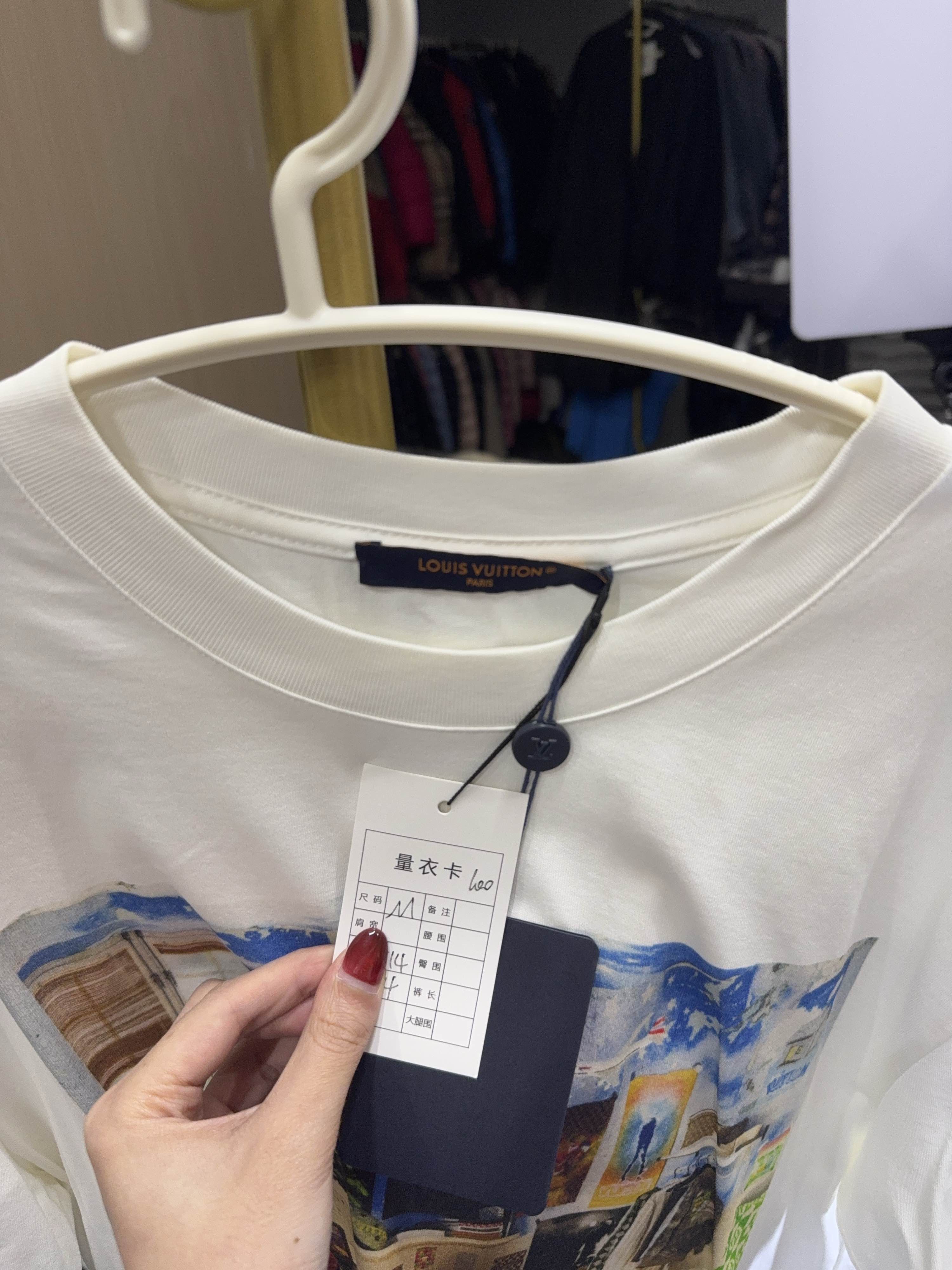 Louis Vuitton Louis Vuitton Graphic Print T-Shirt Size M Size US M / EU 48-50 / 2 - 3 Thumbnail