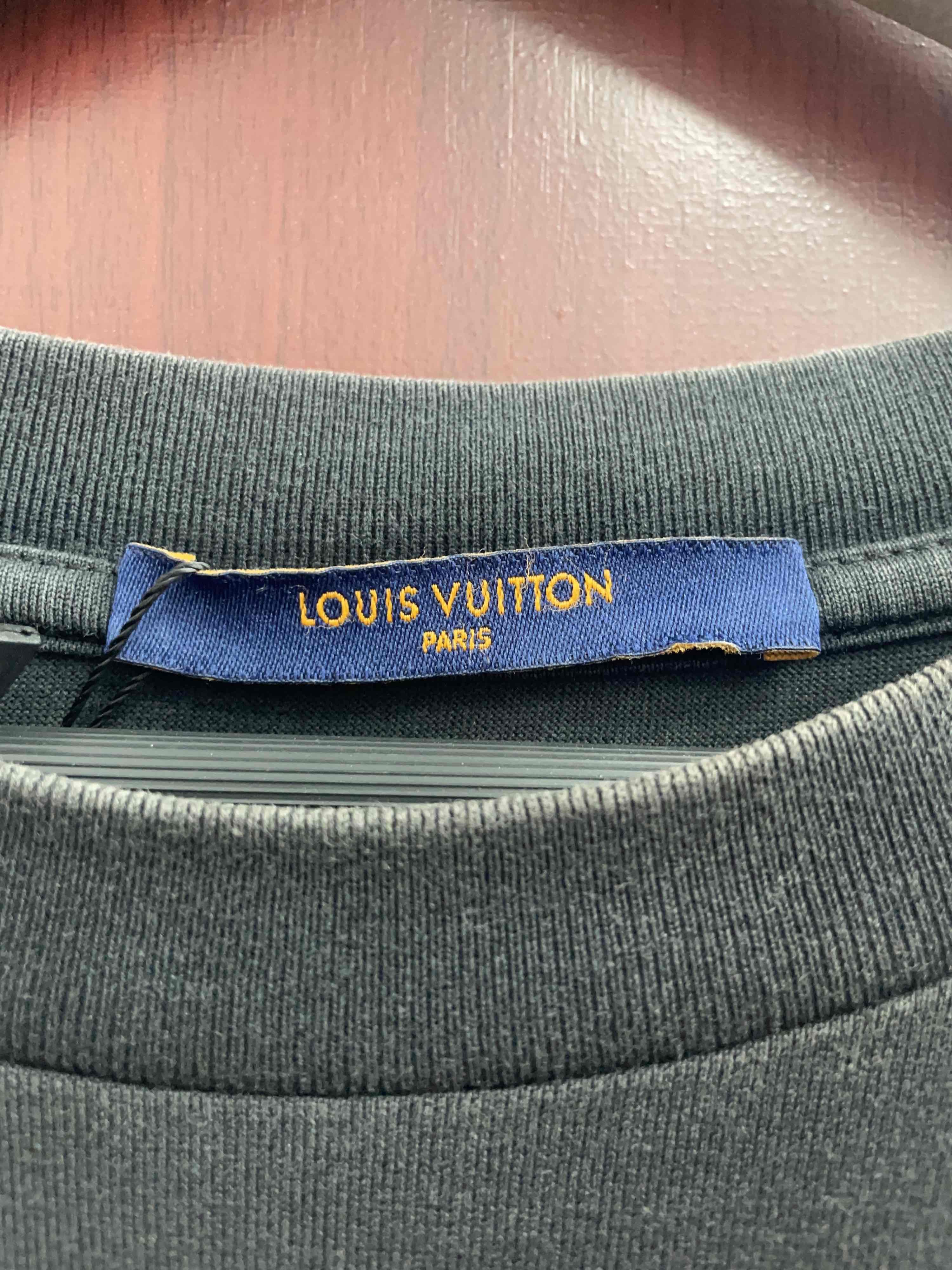 Louis Vuitton Louis Vuitton Graphic Logo T-Shirt Size L Size US L / EU 52-54 / 3 - 3 Thumbnail